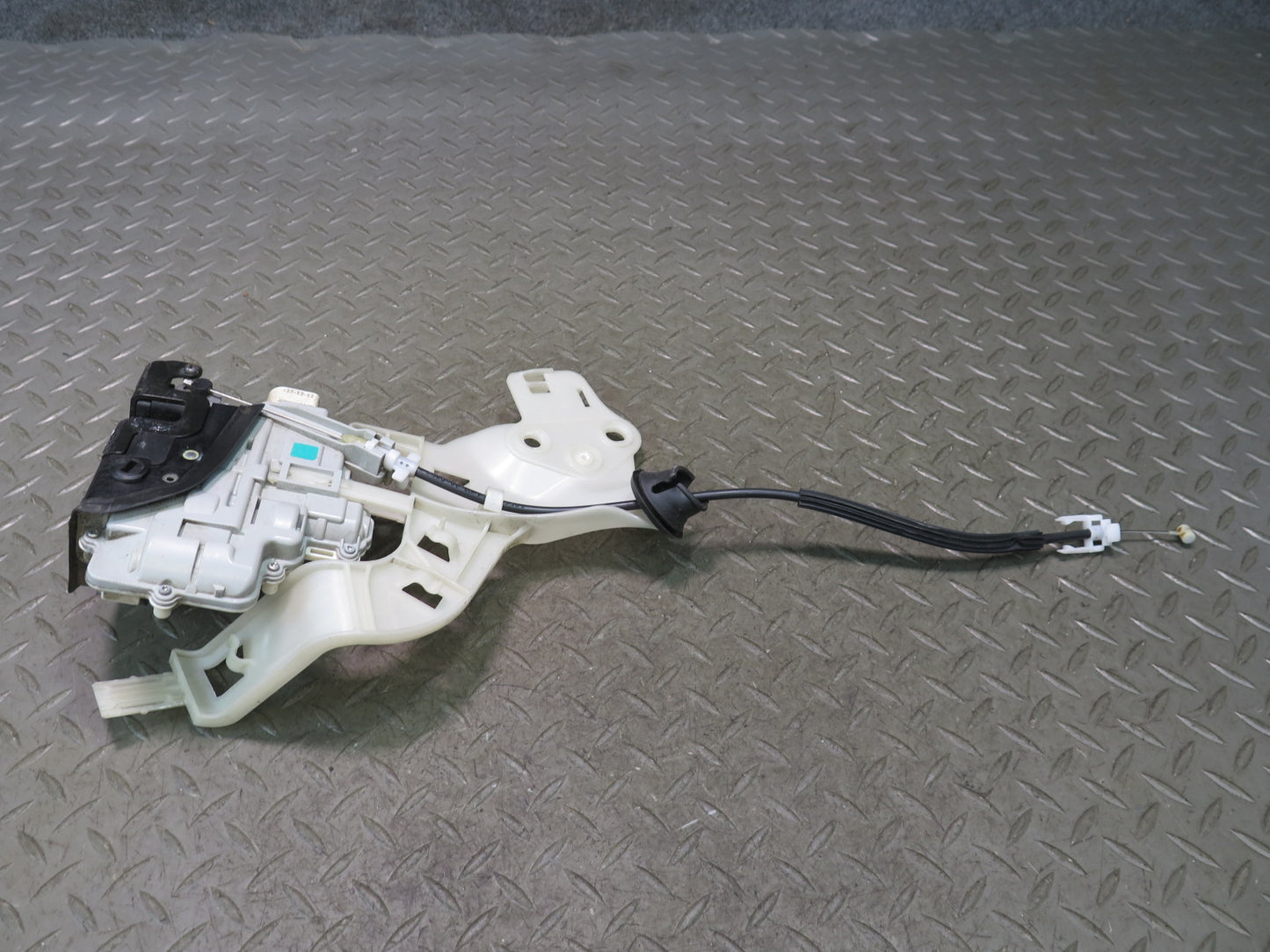 2011-2018 Porsche Cayenne 958 Rear Right Door Lock Latch Actuator 8K0839016A