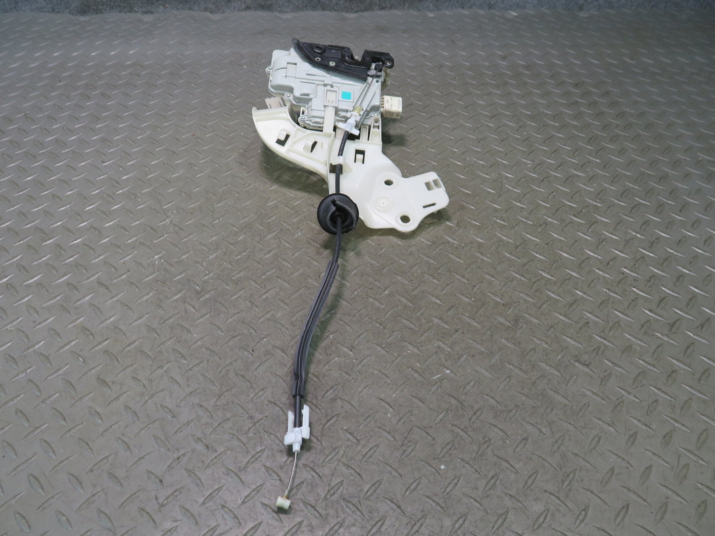 2011-2018 Porsche Cayenne 958 Rear Right Door Lock Latch Actuator 8K0839016A