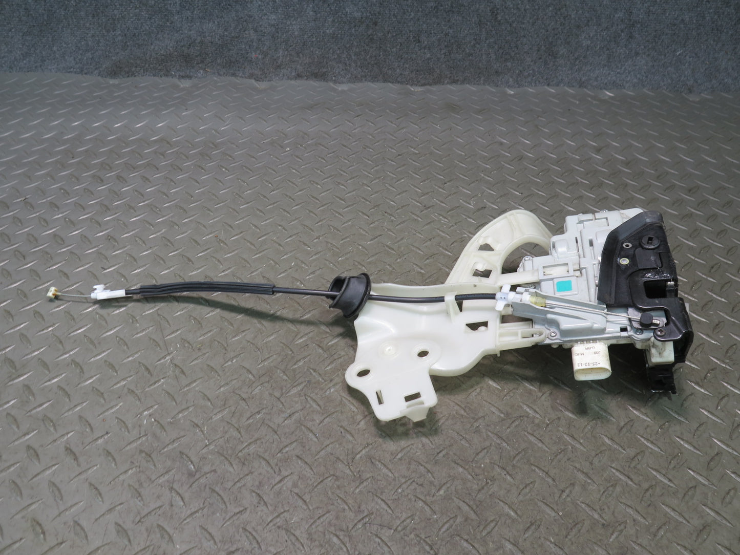 2011-2018 Porsche Cayenne 958 Rear Right Door Lock Latch Actuator 8K0839016A