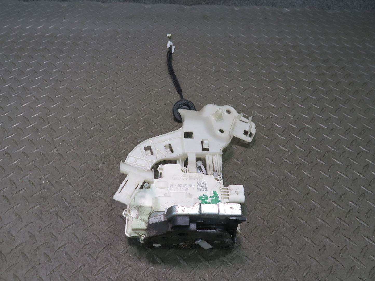 2011-2018 Porsche Cayenne 958 Rear Right Door Lock Latch Actuator 8K0839016A