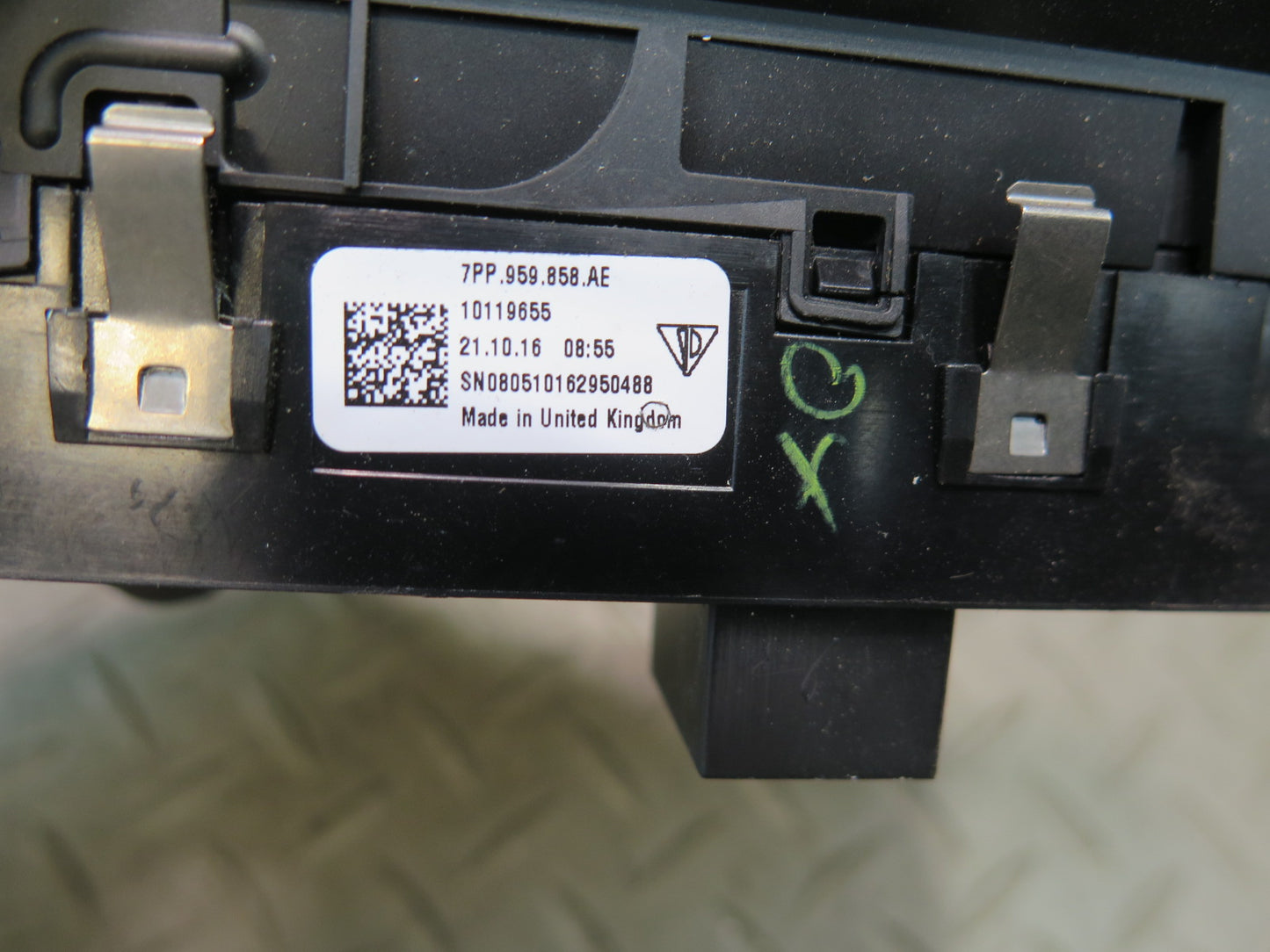 2011-2018 Porsche Cayenne 958 Front Left Side Door Master Window Power Switch