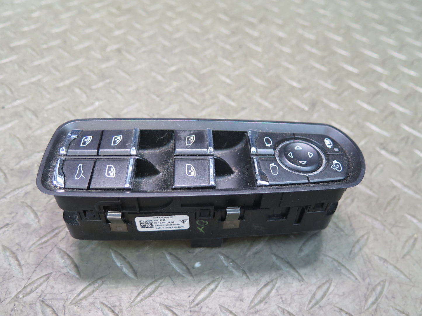 2011-2018 Porsche Cayenne 958 Front Left Side Door Master Window Power Switch