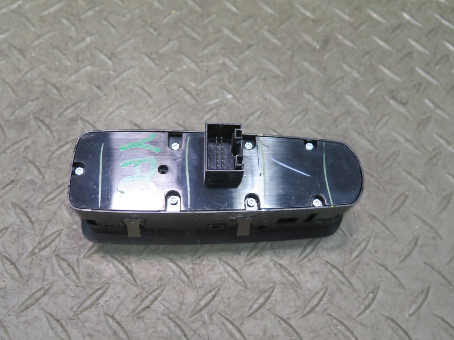 2011-2018 Porsche Cayenne 958 Front Left Side Door Master Window Power Switch