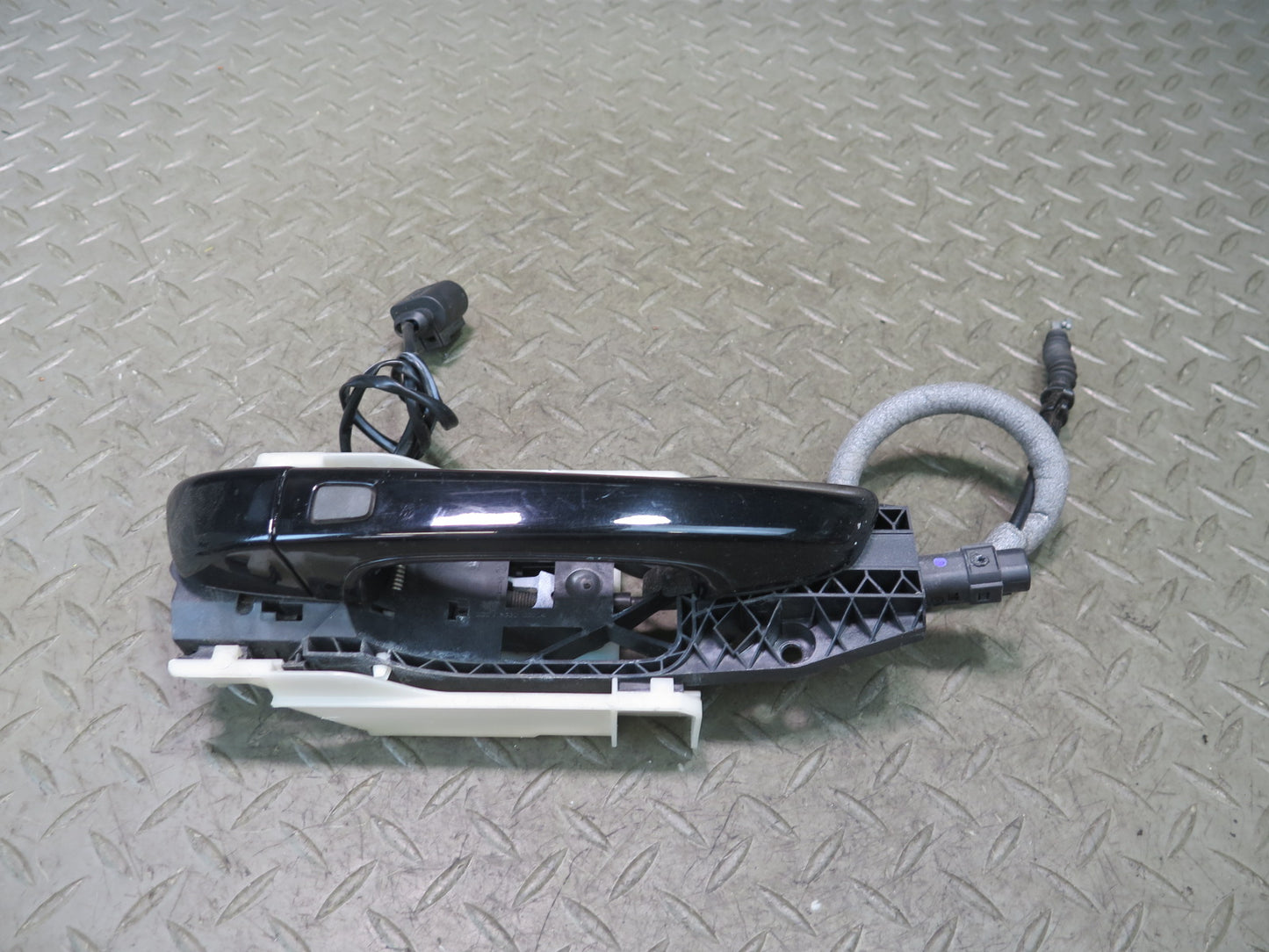 2011-2018 Porsche Cayenne 958 Rear Right Door Exterior Handle w Keyless Entry