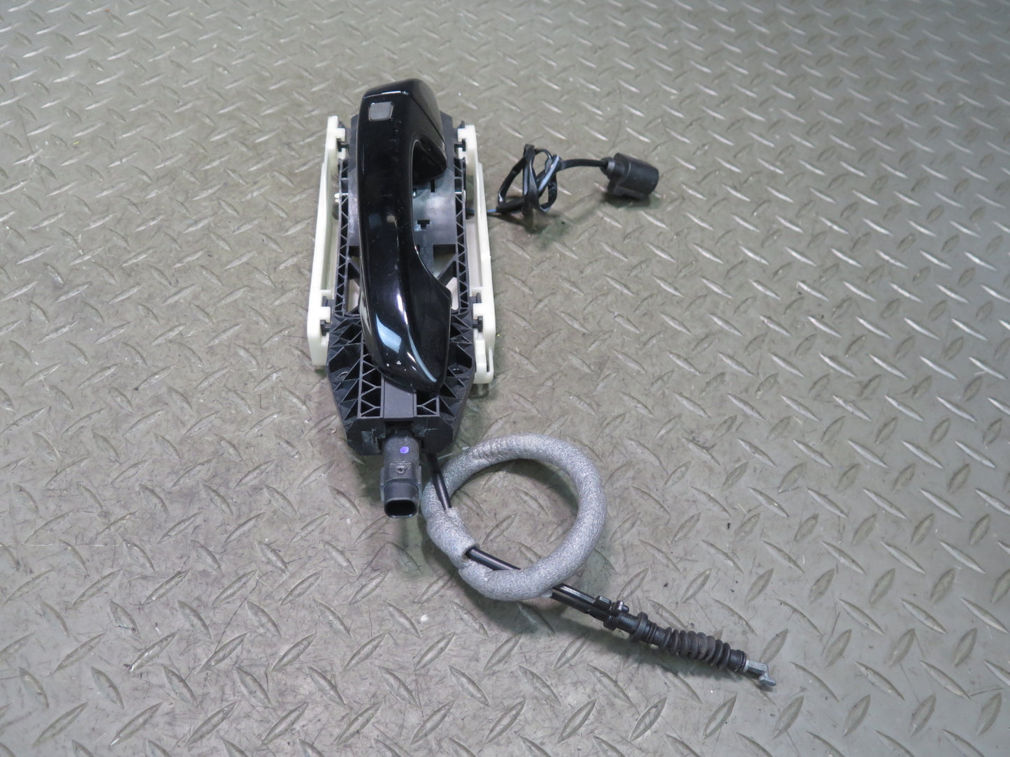 2011-2018 Porsche Cayenne 958 Rear Right Door Exterior Handle w Keyless Entry