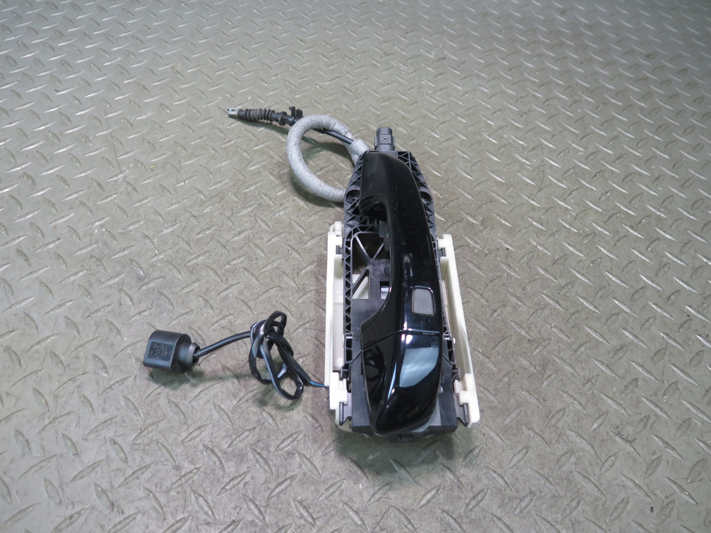 2011-2018 Porsche Cayenne 958 Rear Right Door Exterior Handle w Keyless Entry
