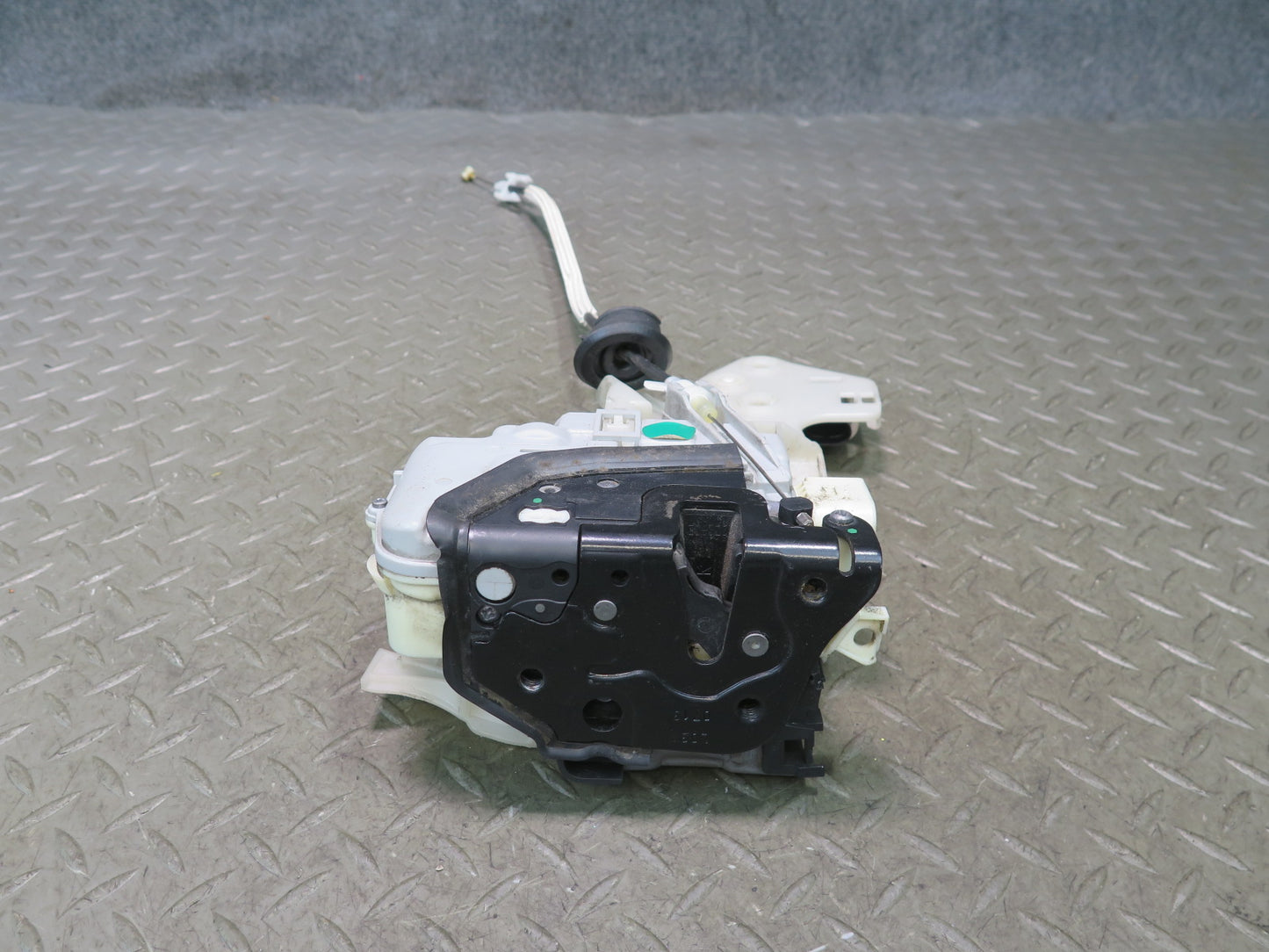 2011-2018 Porsche Cayenne 958 Front Left Door Lock Latch Actuator 8J1837015B