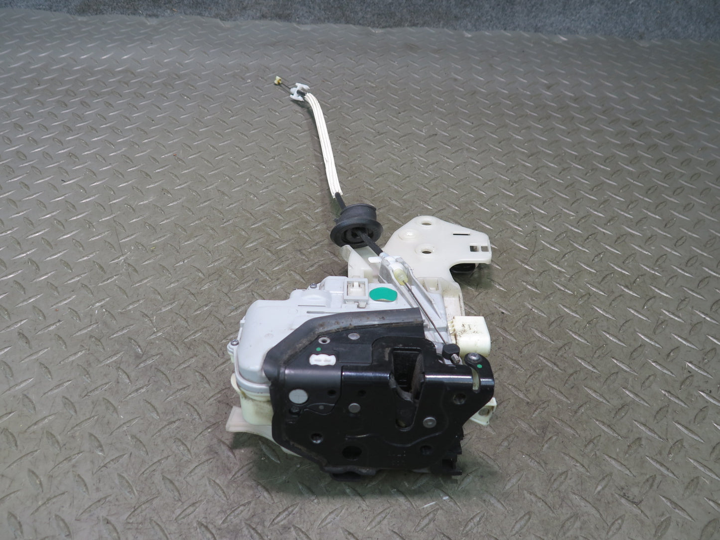 2011-2018 Porsche Cayenne 958 Front Left Door Lock Latch Actuator 8J1837015B