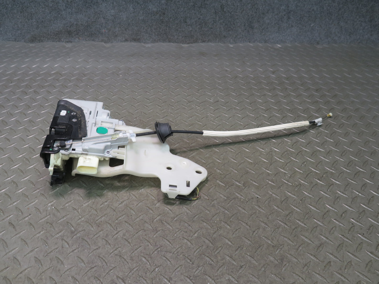 2011-2018 Porsche Cayenne 958 Front Left Door Lock Latch Actuator 8J1837015B