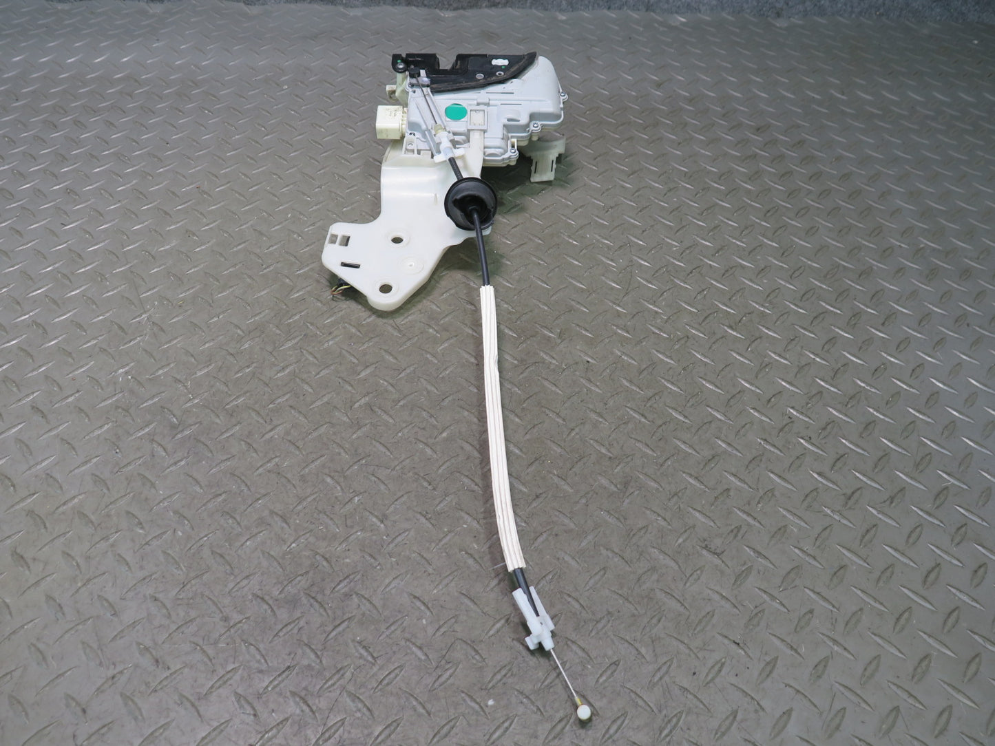 2011-2018 Porsche Cayenne 958 Front Left Door Lock Latch Actuator 8J1837015B
