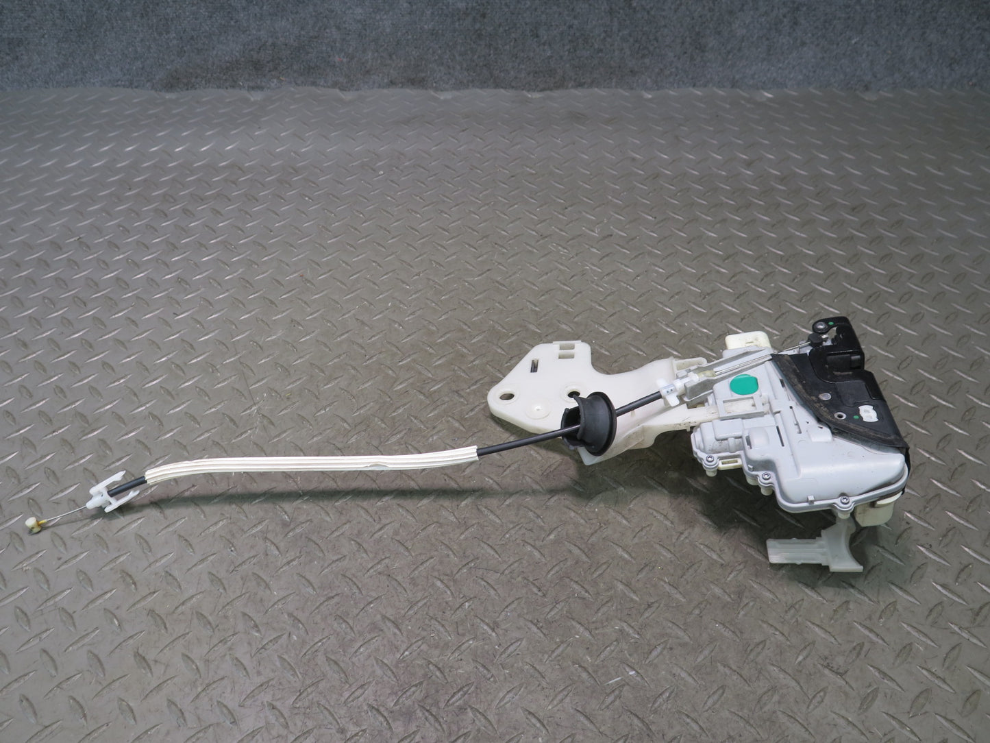 2011-2018 Porsche Cayenne 958 Front Left Door Lock Latch Actuator 8J1837015B