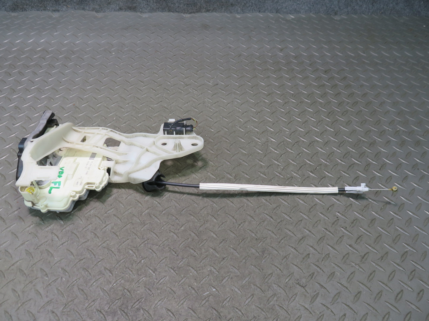 2011-2018 Porsche Cayenne 958 Front Left Door Lock Latch Actuator 8J1837015B