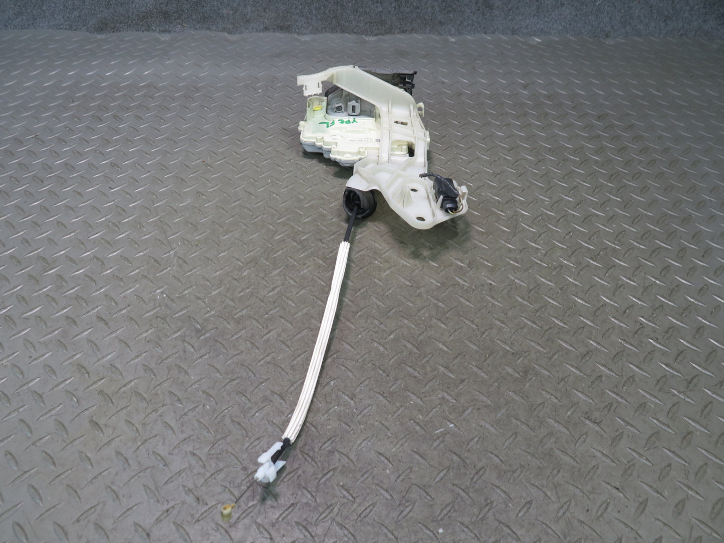 2011-2018 Porsche Cayenne 958 Front Left Door Lock Latch Actuator 8J1837015B