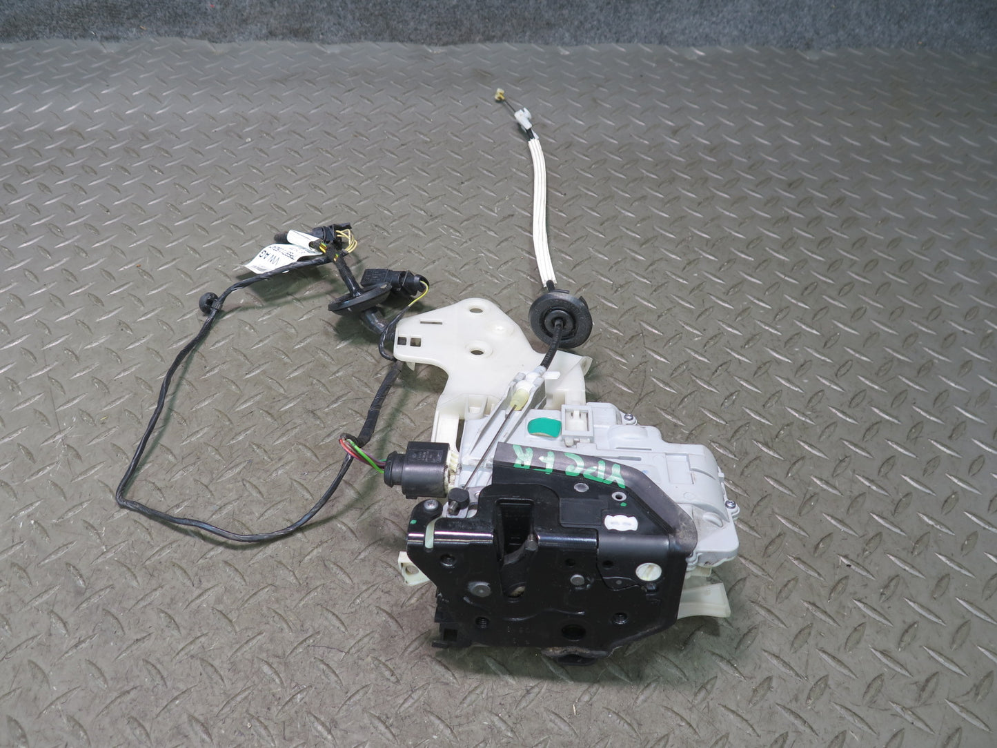 2011-2018 Porsche Cayenne 958 Front Right Door Lock Latch Actuator 8J1837016B