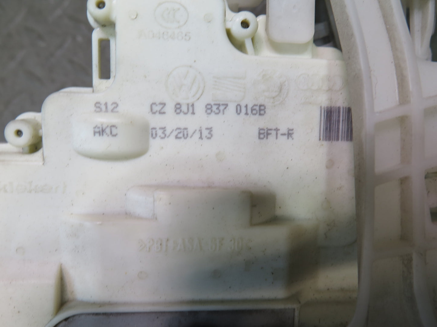 2011-2018 Porsche Cayenne 958 Front Right Door Lock Latch Actuator 8J1837016B