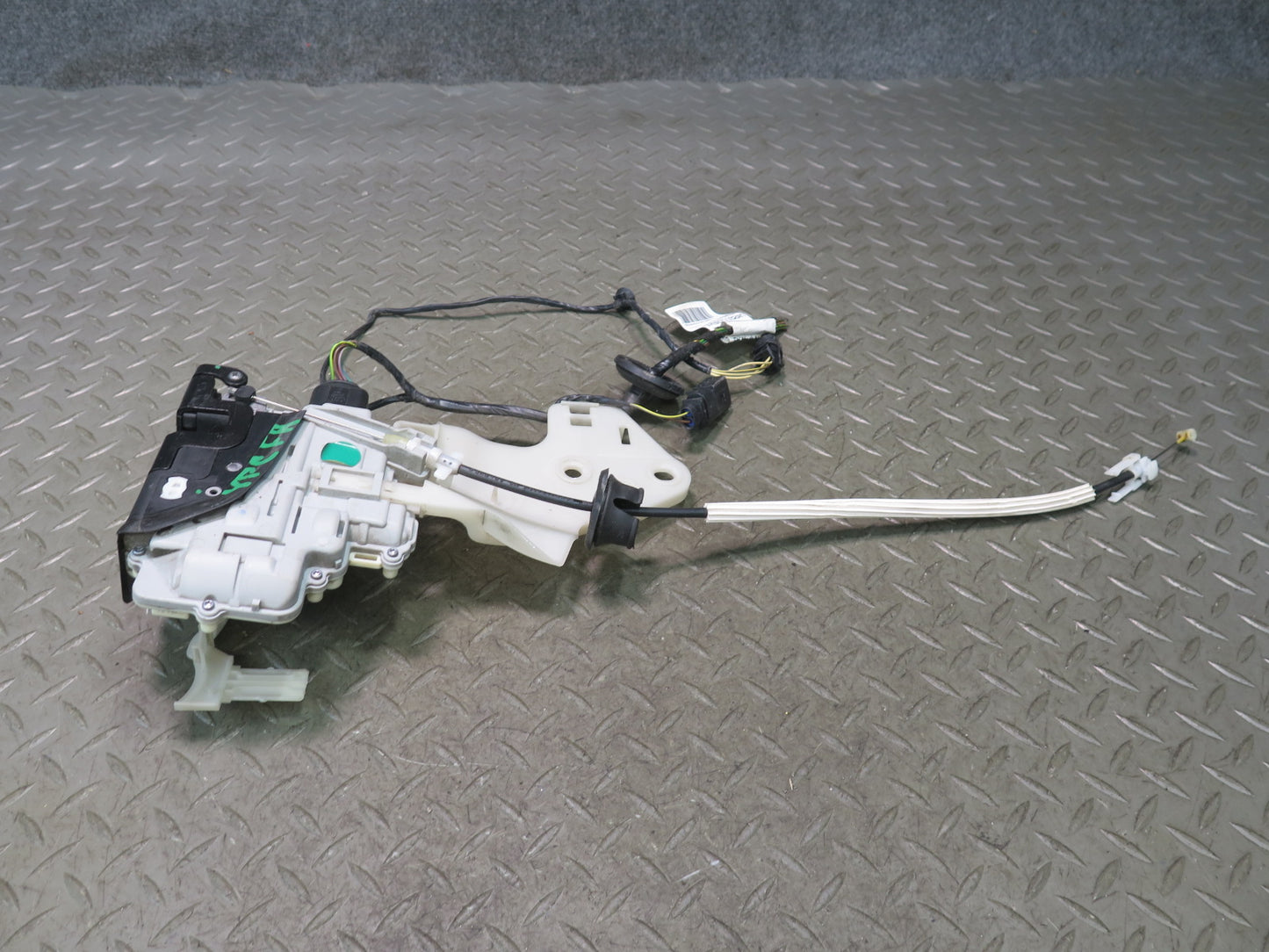 2011-2018 Porsche Cayenne 958 Front Right Door Lock Latch Actuator 8J1837016B