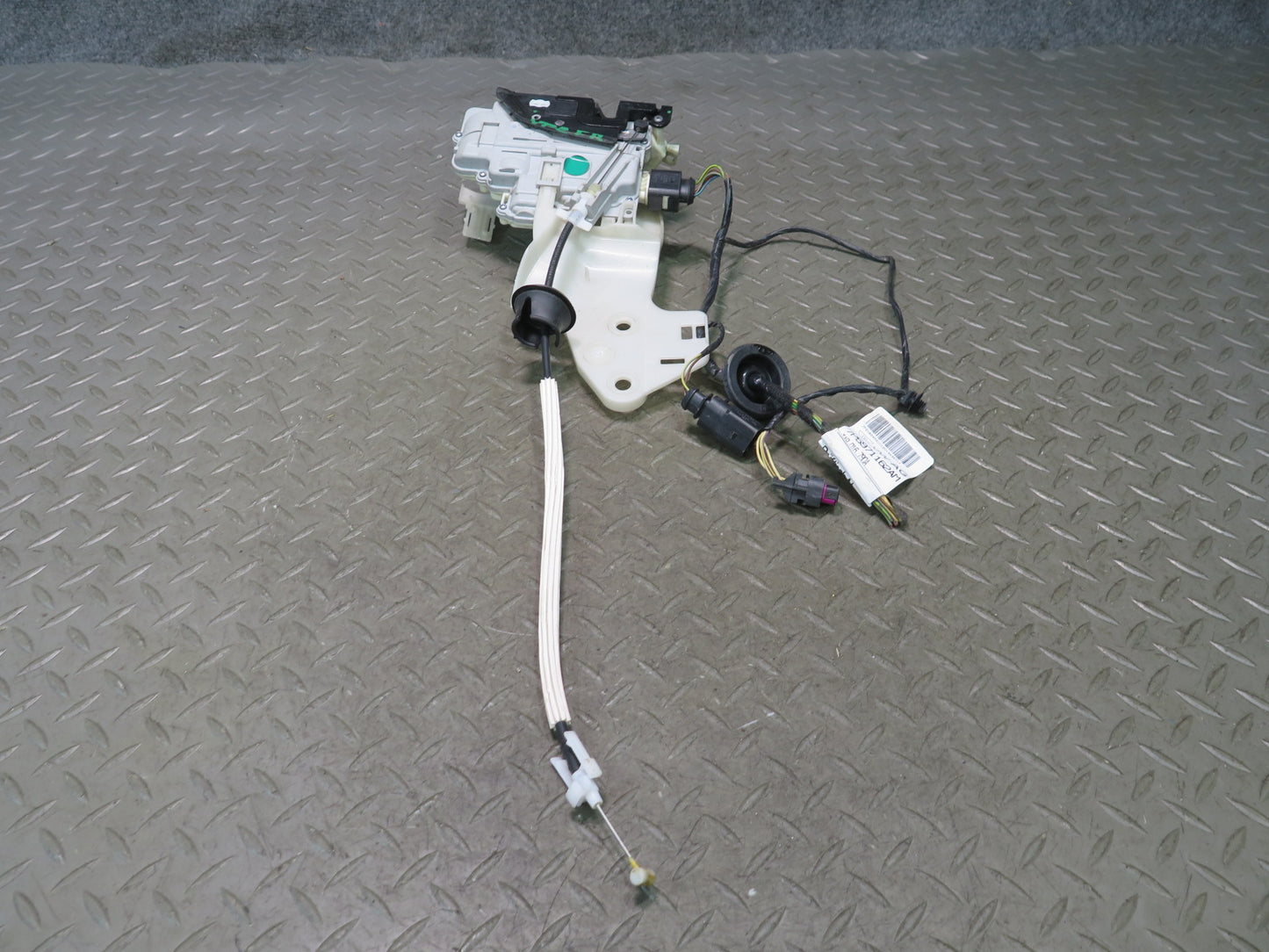 2011-2018 Porsche Cayenne 958 Front Right Door Lock Latch Actuator 8J1837016B