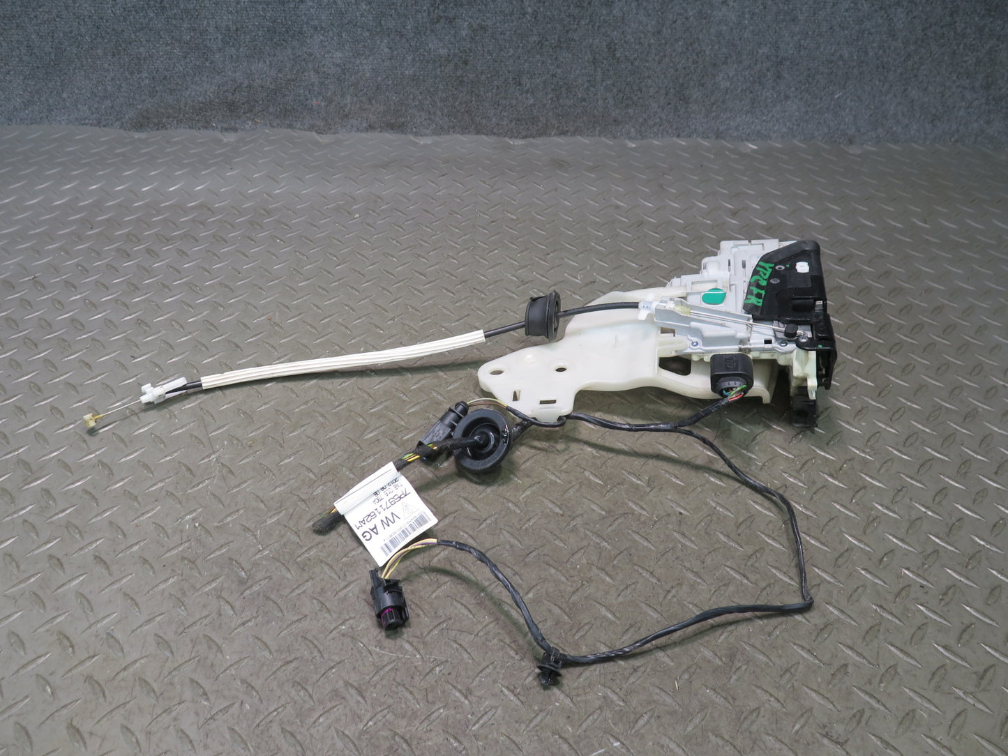 2011-2018 Porsche Cayenne 958 Front Right Door Lock Latch Actuator 8J1837016B