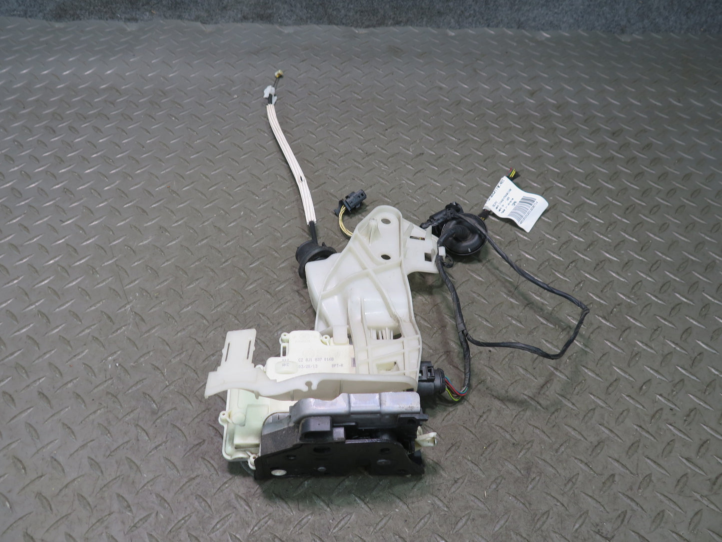 2011-2018 Porsche Cayenne 958 Front Right Door Lock Latch Actuator 8J1837016B