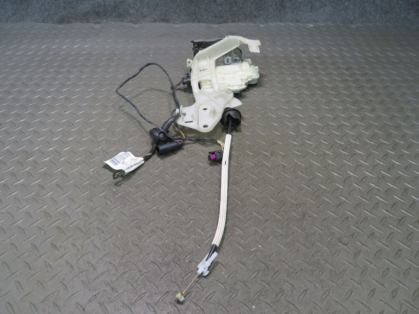 2011-2018 Porsche Cayenne 958 Front Right Door Lock Latch Actuator 8J1837016B