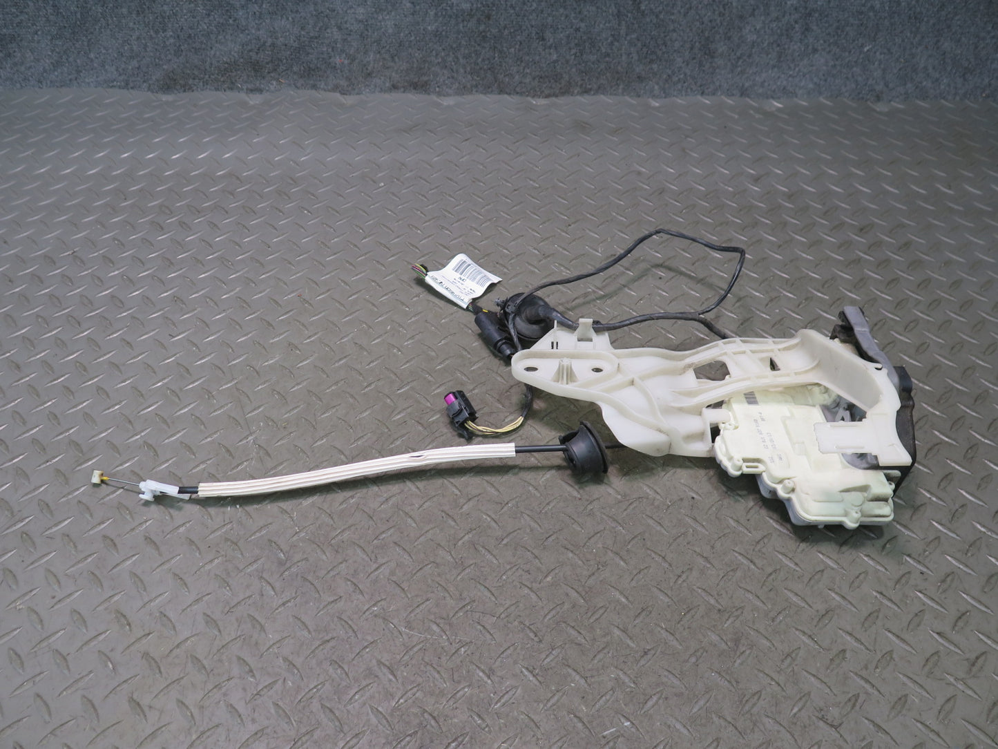2011-2018 Porsche Cayenne 958 Front Right Door Lock Latch Actuator 8J1837016B