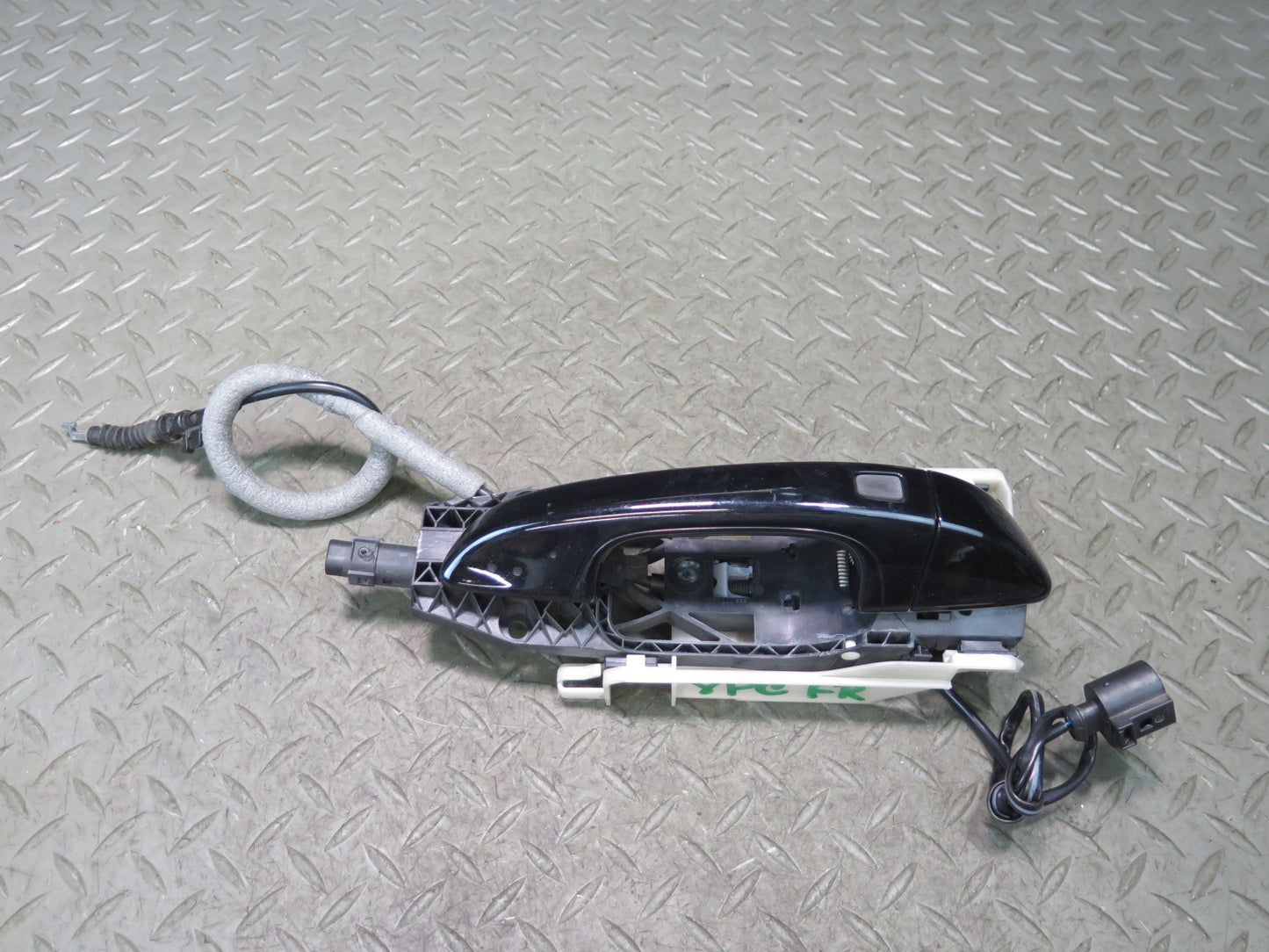 2011-2018 Porsche Cayenne 958 Front Right Door Exterior Handle w Keyless Entry