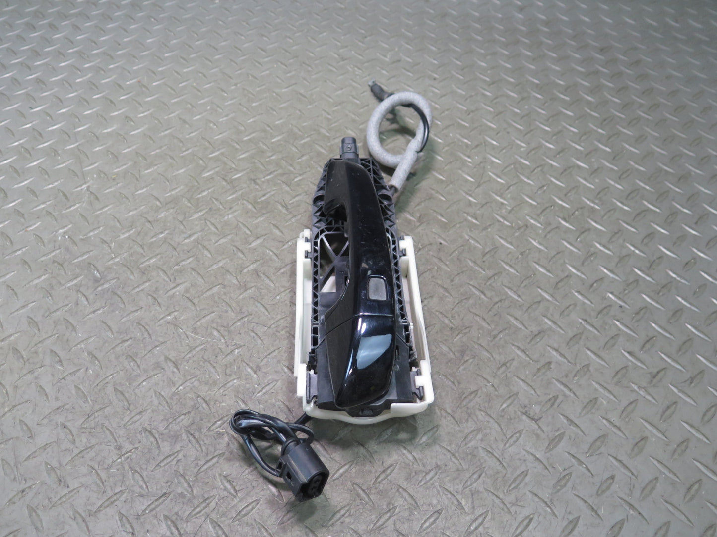 2011-2018 Porsche Cayenne 958 Front Right Door Exterior Handle w Keyless Entry