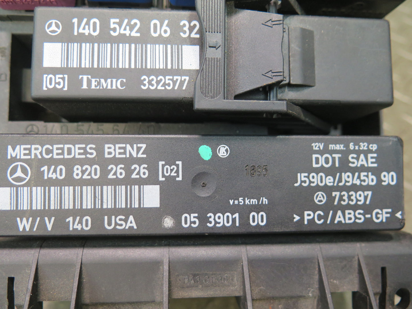 94-99 Mercedes W140 S420 S500 Headlight Blinker Hazard Fuse Relay Box Module OEM