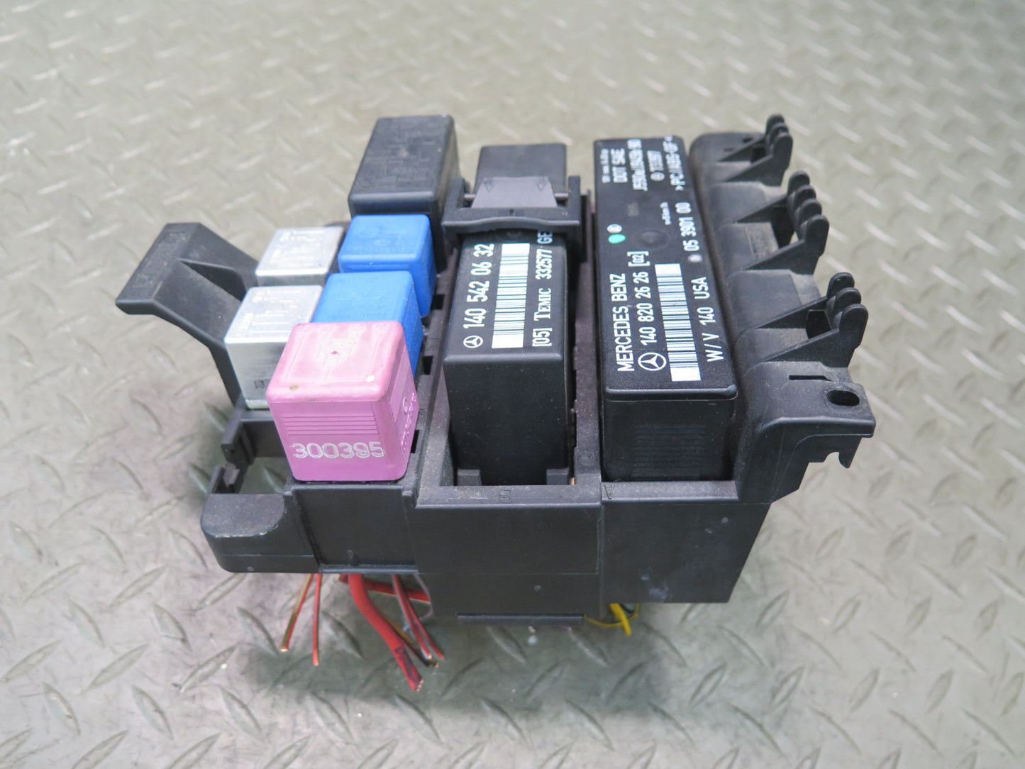 94-99 Mercedes W140 S420 S500 Headlight Blinker Hazard Fuse Relay Box Module OEM