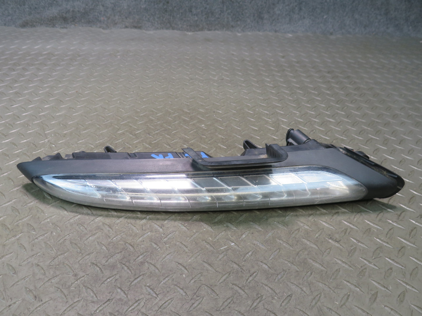 2011-2014 Porsche Cayenne 958 Front Right LED Turn Signal Light Lamp 7P5941182C