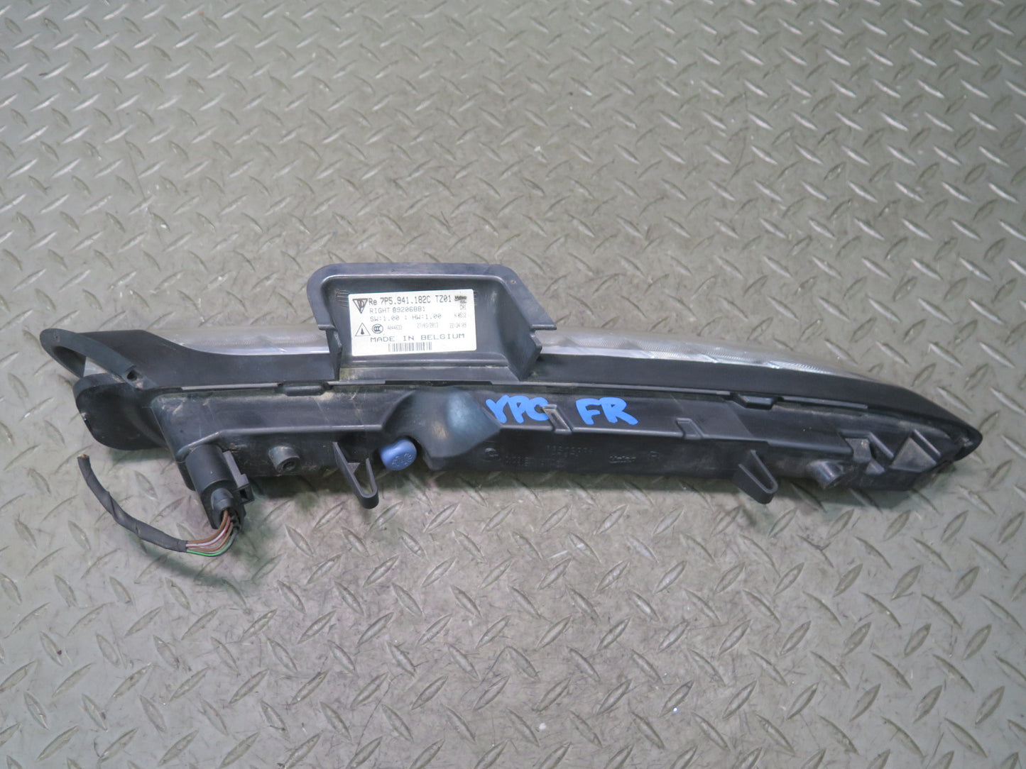 2011-2014 Porsche Cayenne 958 Front Right LED Turn Signal Light Lamp 7P5941182C