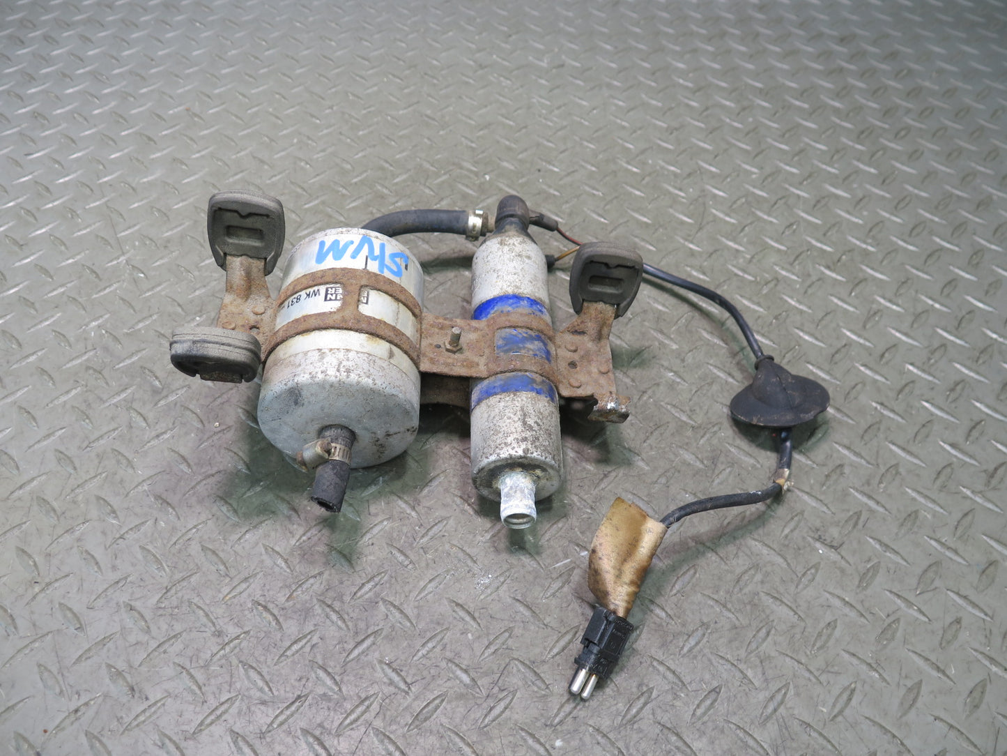 94-99 Mercedes W140 S420 S500 Fuel Pump w Fuel Filter & Mount OEM