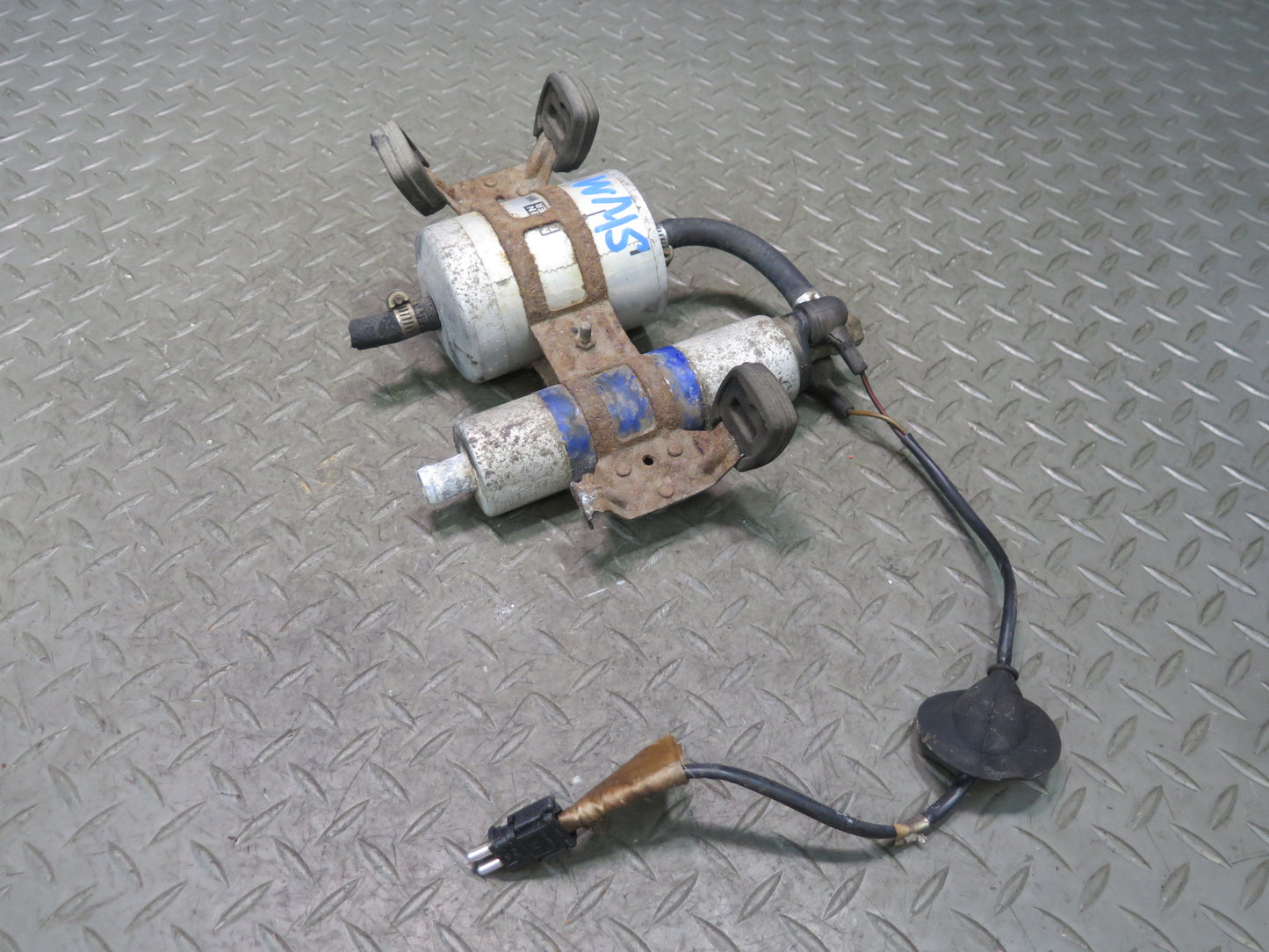 94-99 Mercedes W140 S420 S500 Fuel Pump w Fuel Filter & Mount OEM