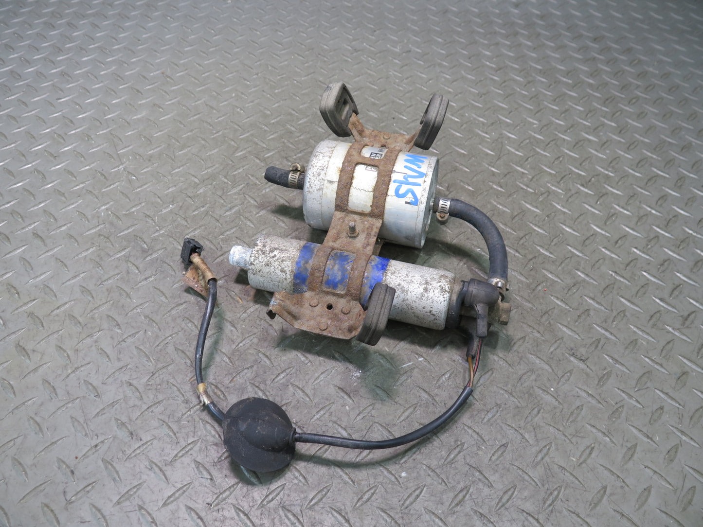 94-99 Mercedes W140 S420 S500 Fuel Pump w Fuel Filter & Mount OEM