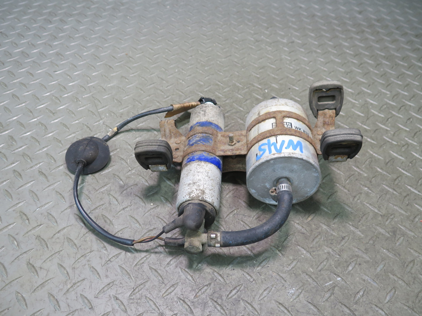 94-99 Mercedes W140 S420 S500 Fuel Pump w Fuel Filter & Mount OEM