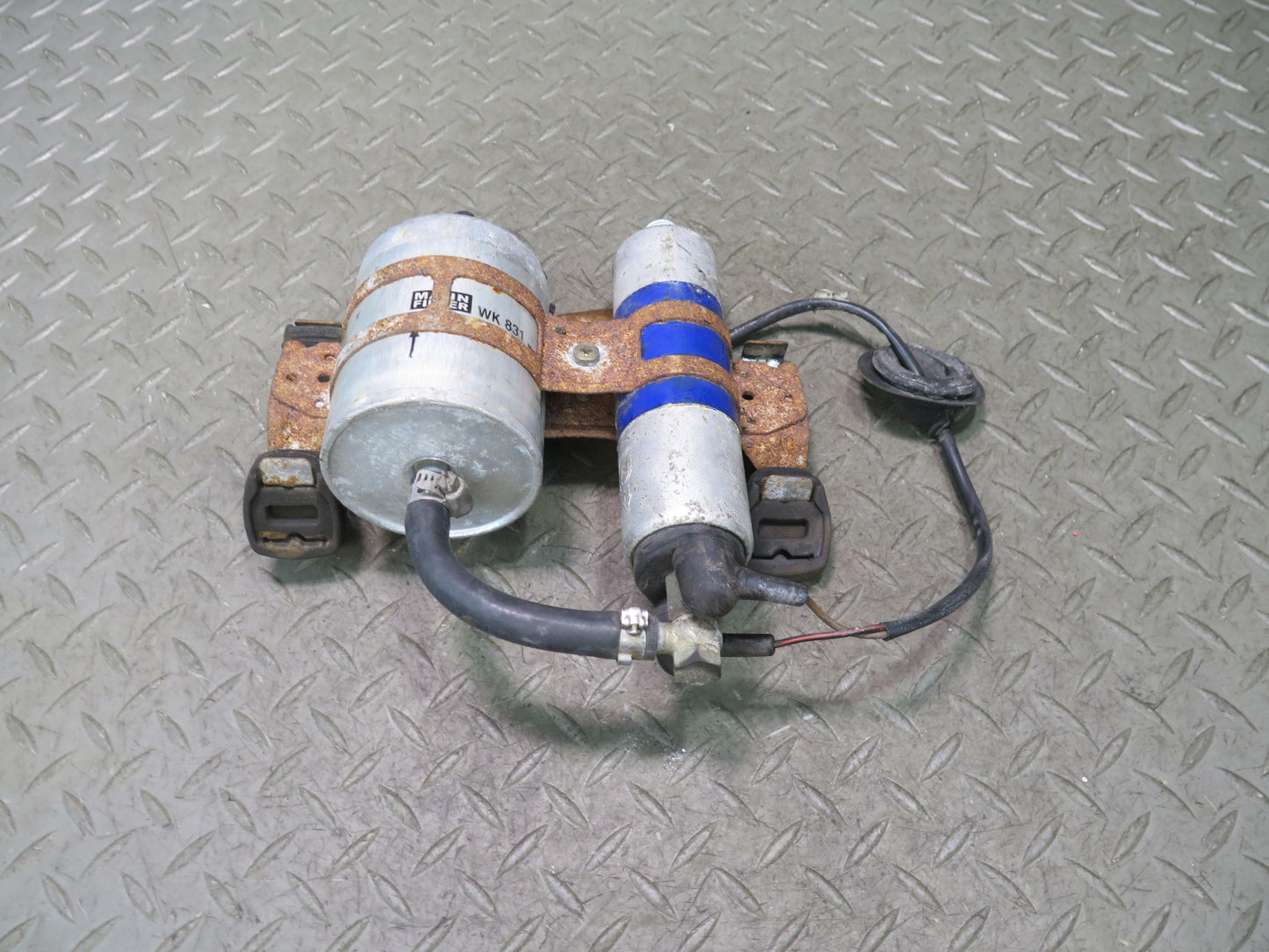 94-99 Mercedes W140 S420 S500 Fuel Pump w Fuel Filter & Mount OEM