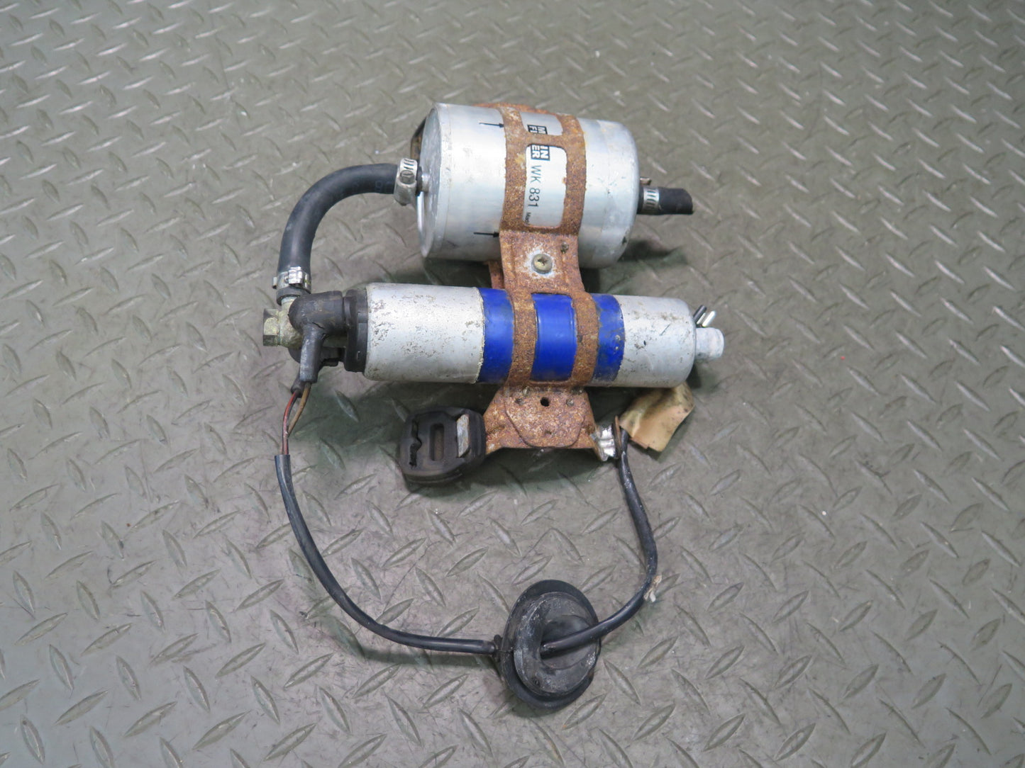 94-99 Mercedes W140 S420 S500 Fuel Pump w Fuel Filter & Mount OEM