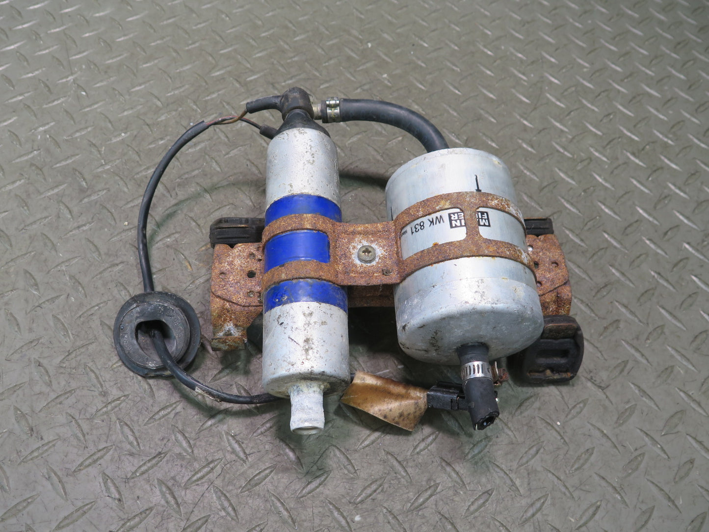 94-99 Mercedes W140 S420 S500 Fuel Pump w Fuel Filter & Mount OEM