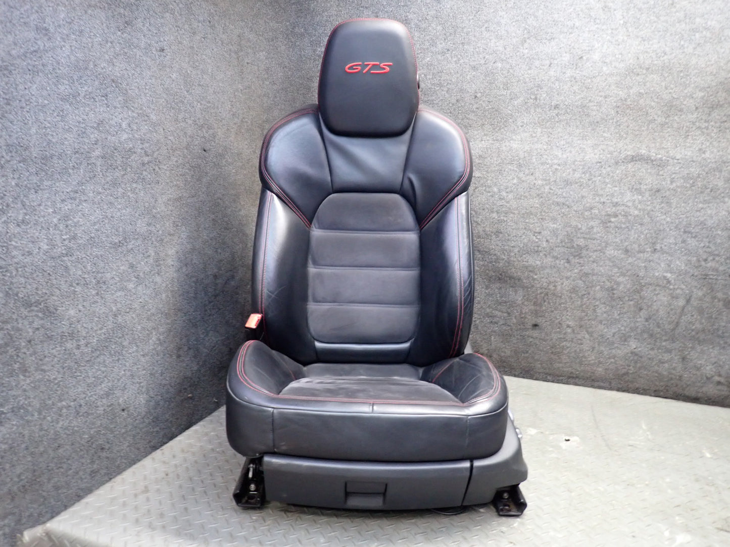 2013-2018 Porsche Cayenne 958 GTS Front & Rear Leather Alcantara Black Seat Set
