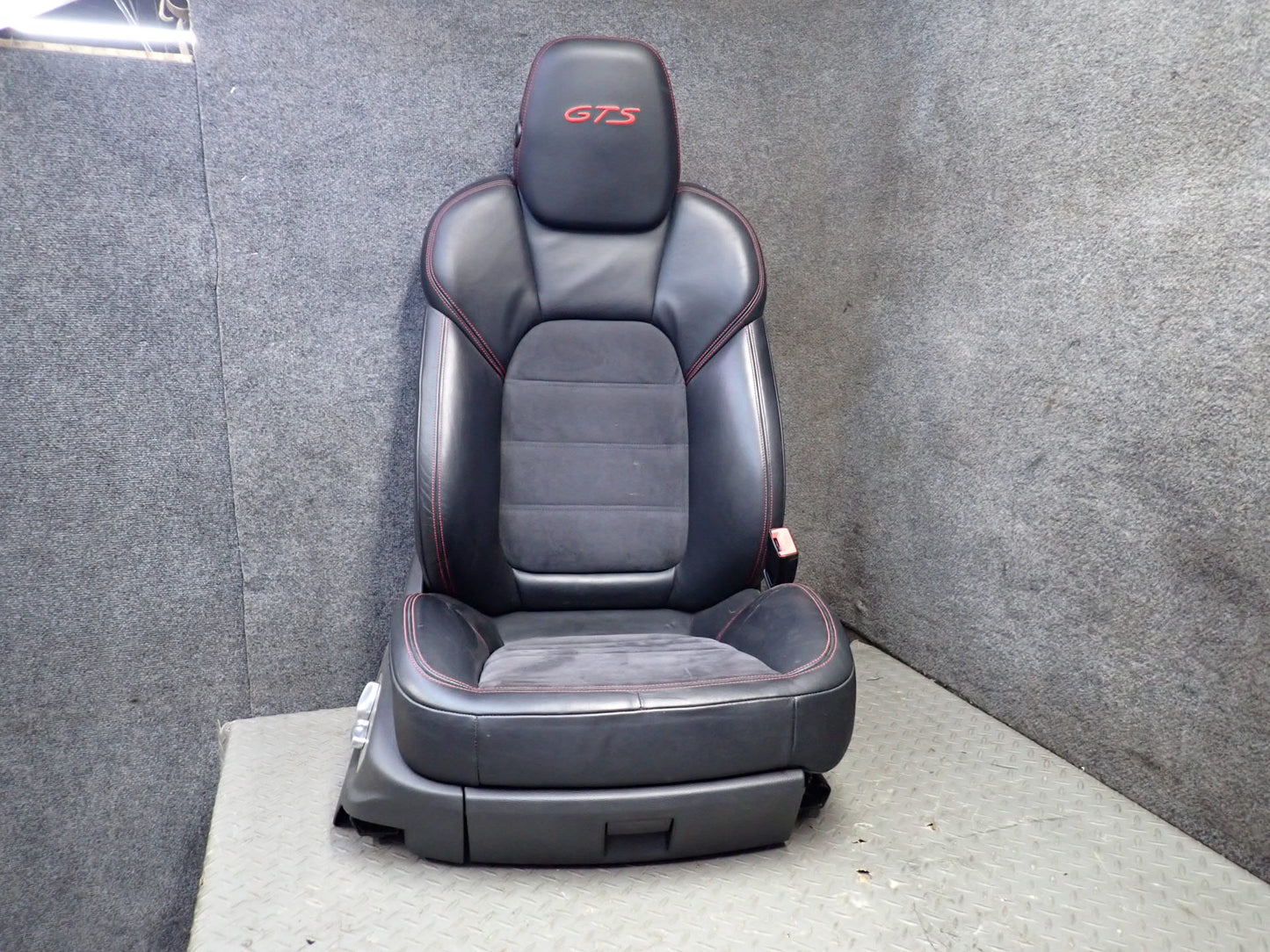 2013-2018 Porsche Cayenne 958 GTS Front & Rear Leather Alcantara Black Seat Set