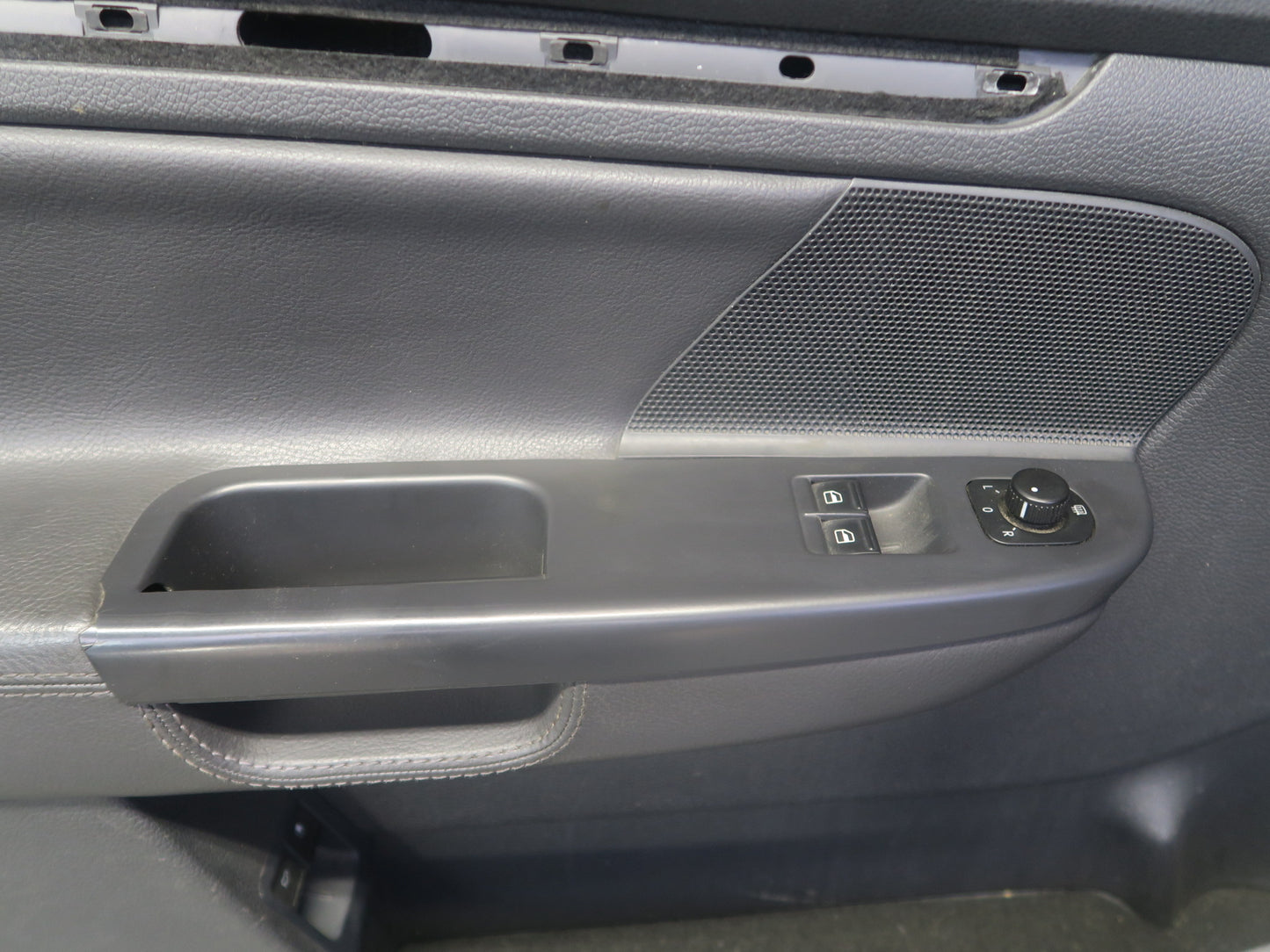 06-09 VW Golf MK5 R32 2DOOR Left & Right Door Interior Trim Cover Panel Set OEM