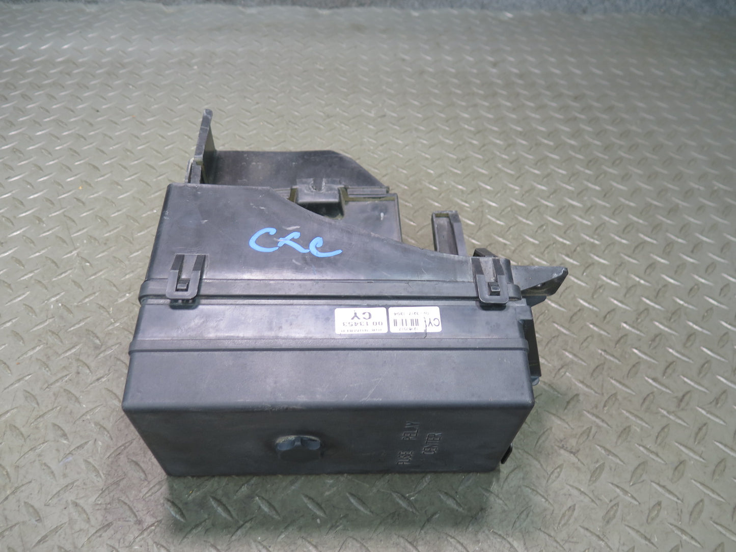 97-98 Chevrolet Corvette C5 Engine Bay Fuse Relay Box Module 12161017 OEM