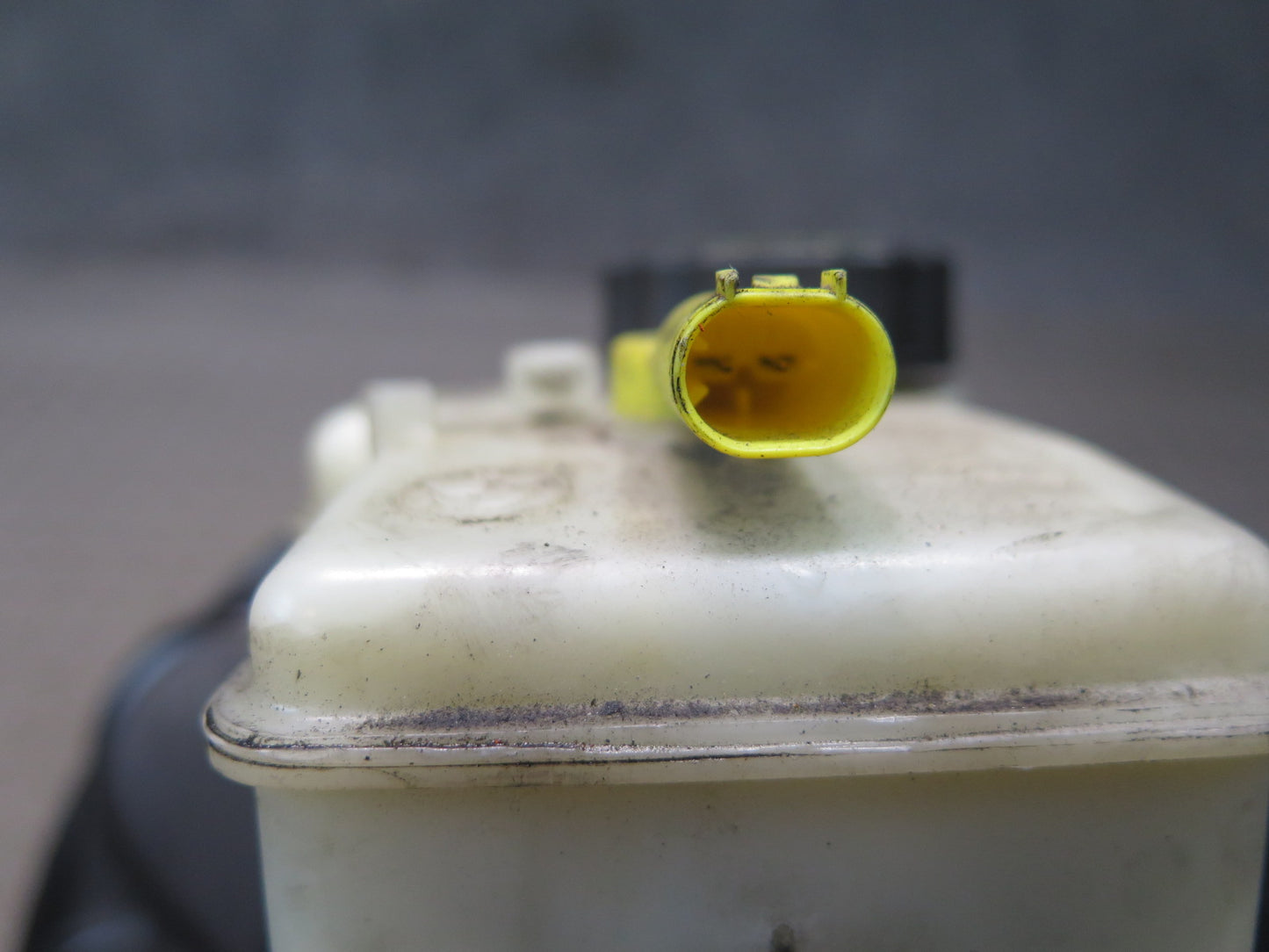 03-06 BMW E86 E85 Z4 Brake Master Cylinder Booster Fluid Reservoir Tank OEM