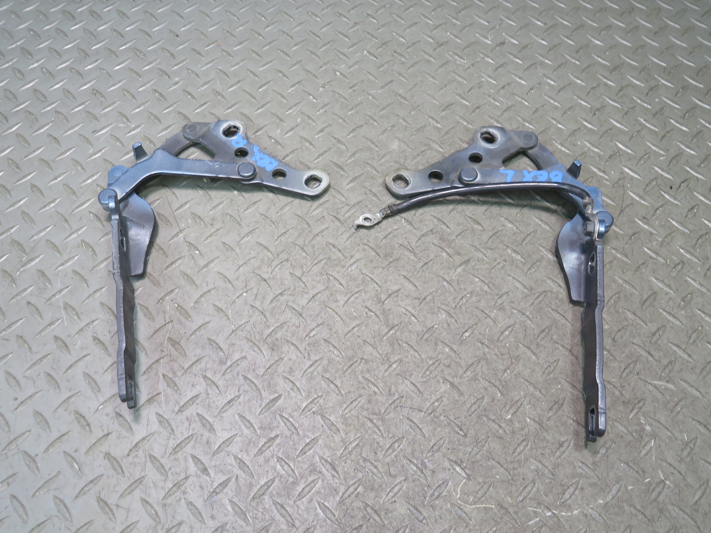03-08 BMW E86 E85 Z4 Set of 2 Front Left & Right Hood Bonnet Hinge OEM