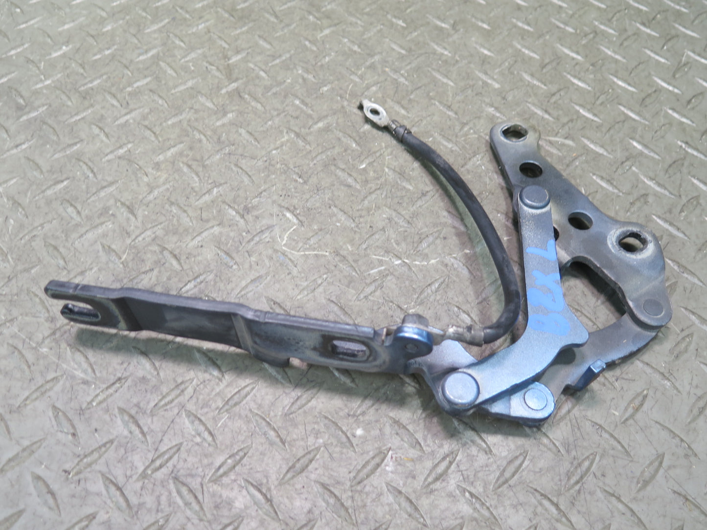 03-08 BMW E86 E85 Z4 Set of 2 Front Left & Right Hood Bonnet Hinge OEM