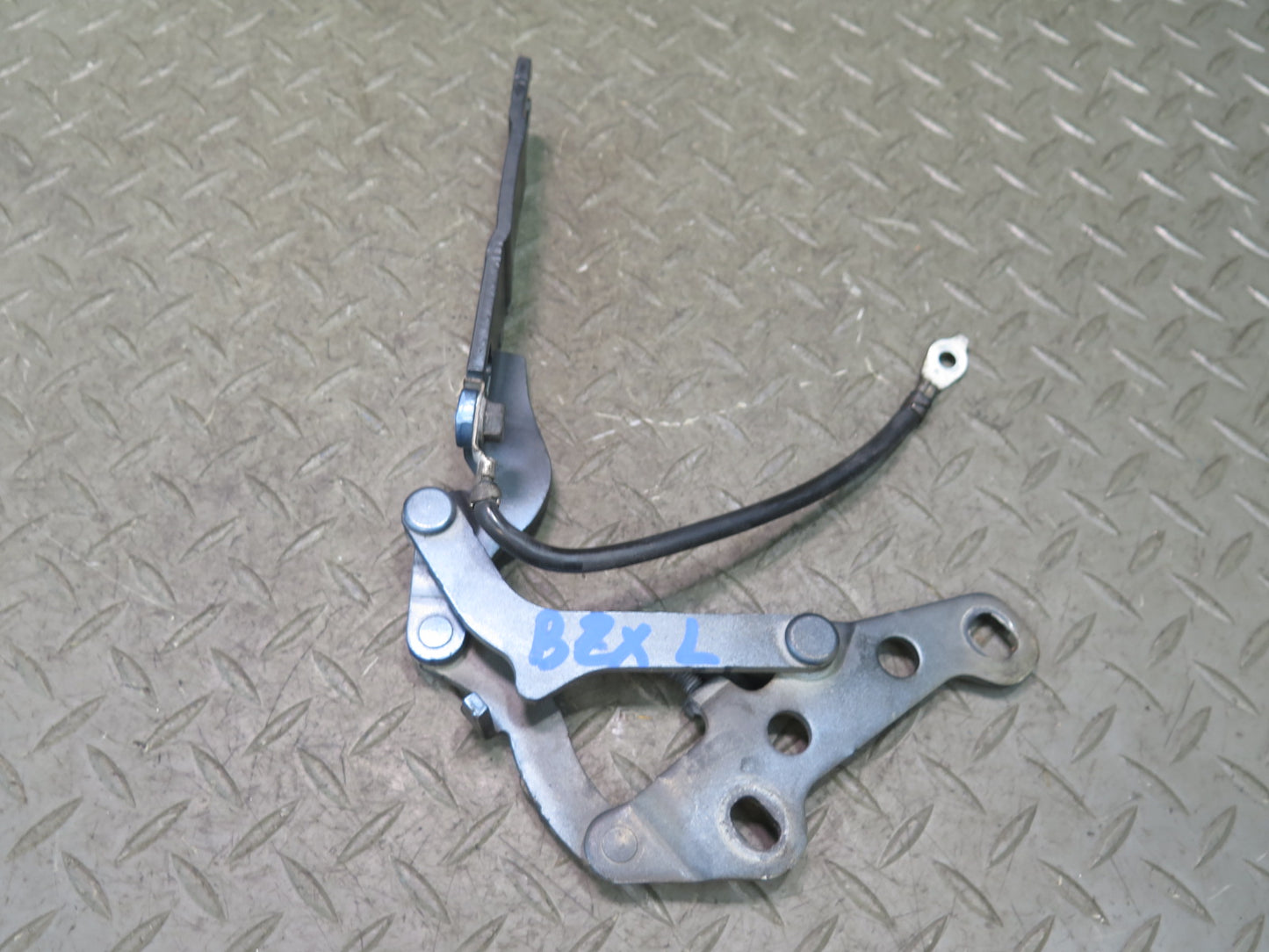 03-08 BMW E86 E85 Z4 Set of 2 Front Left & Right Hood Bonnet Hinge OEM
