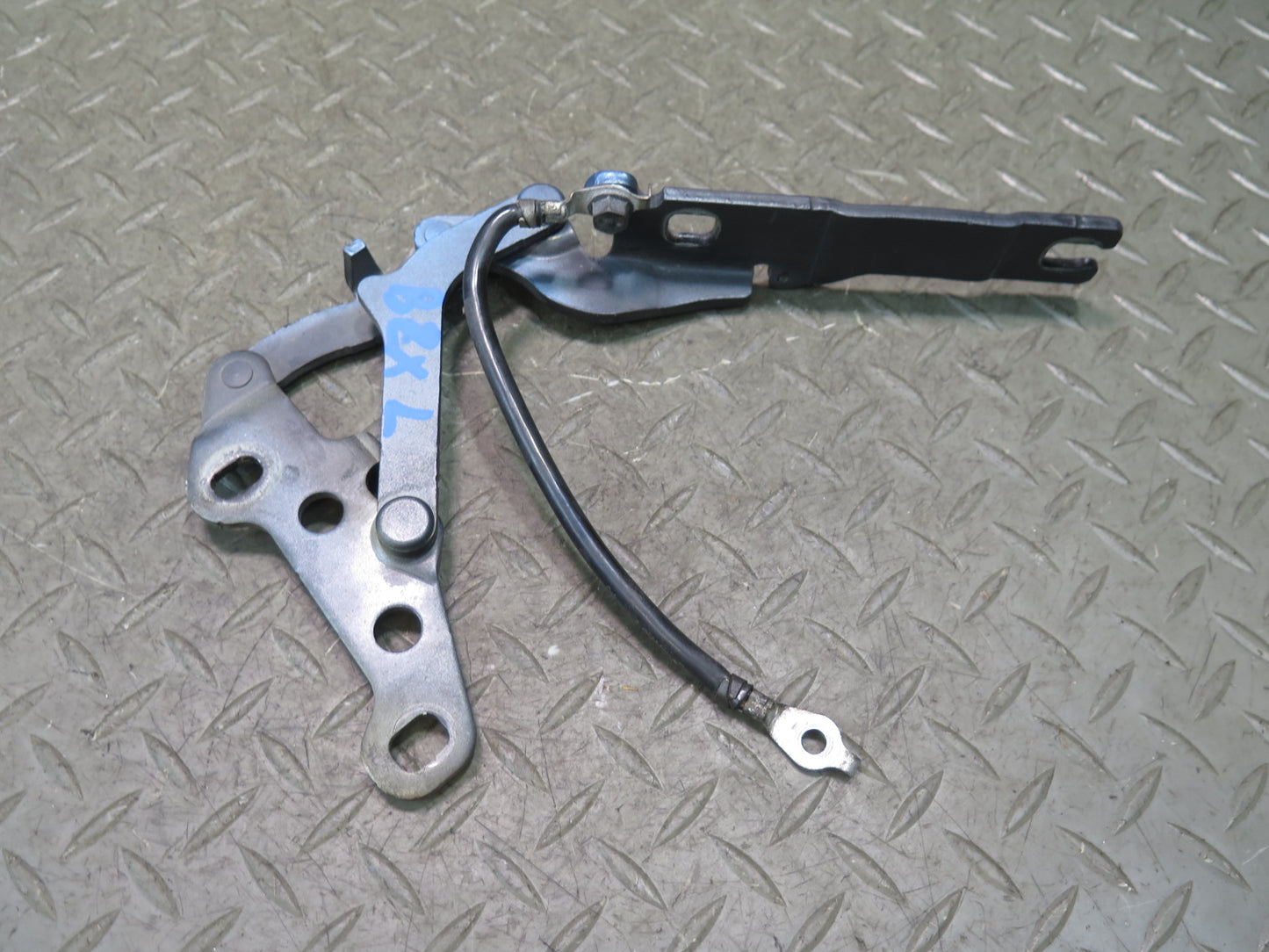 03-08 BMW E86 E85 Z4 Set of 2 Front Left & Right Hood Bonnet Hinge OEM