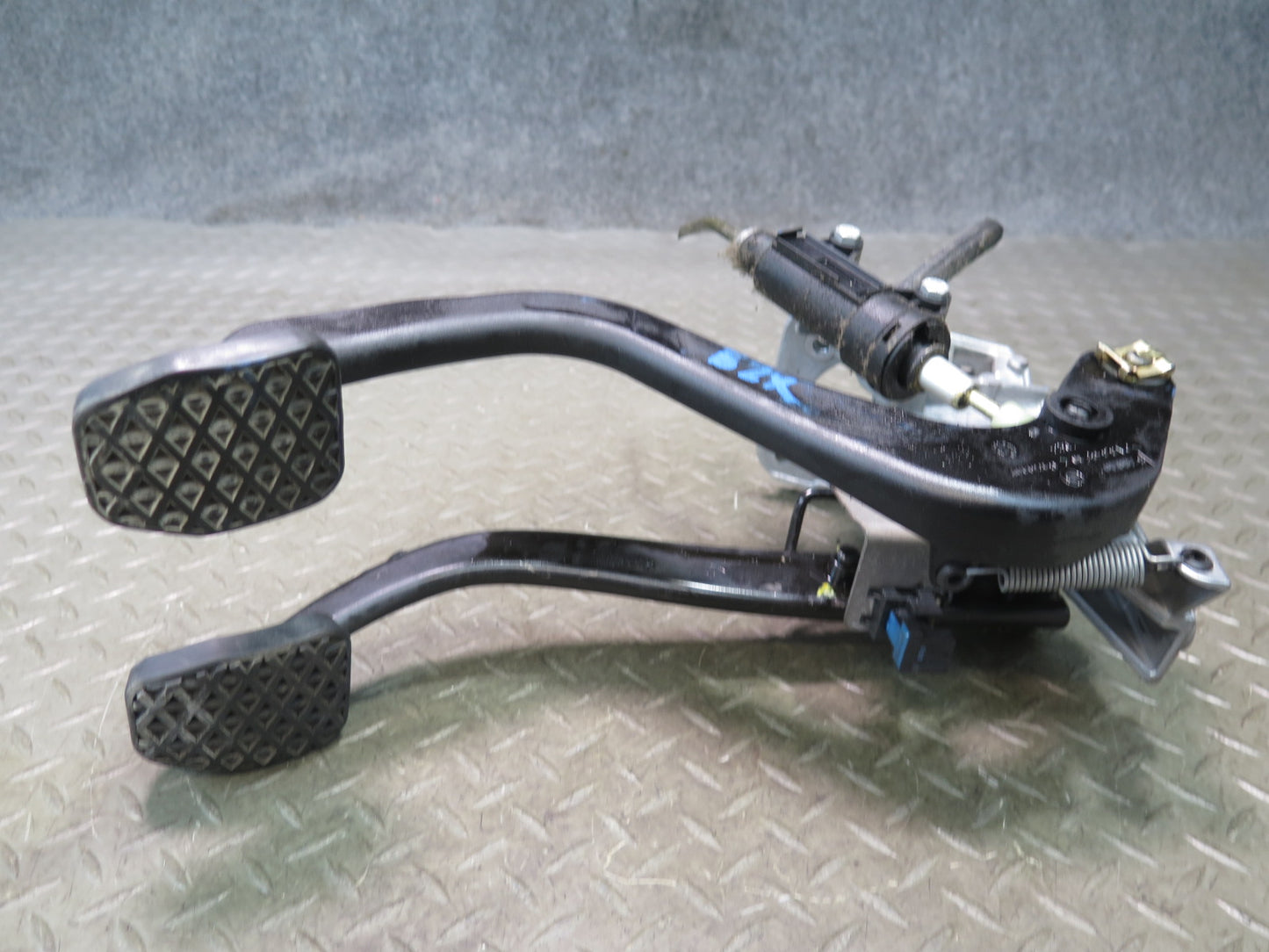03-08 BMW E85 Z4 Manual Transmission Clutch & Brake Pedal Set OEM