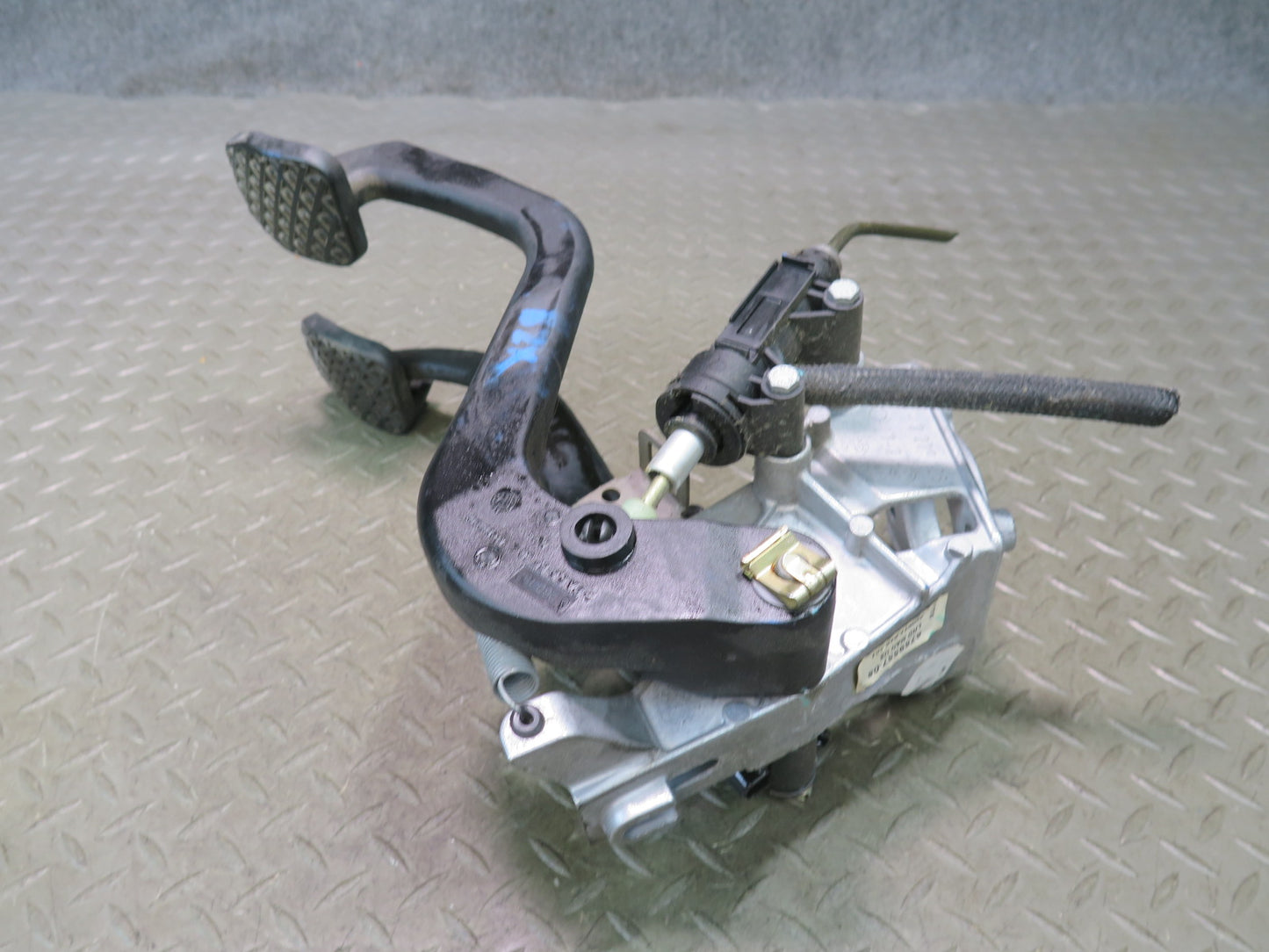 03-08 BMW E85 Z4 Manual Transmission Clutch & Brake Pedal Set OEM