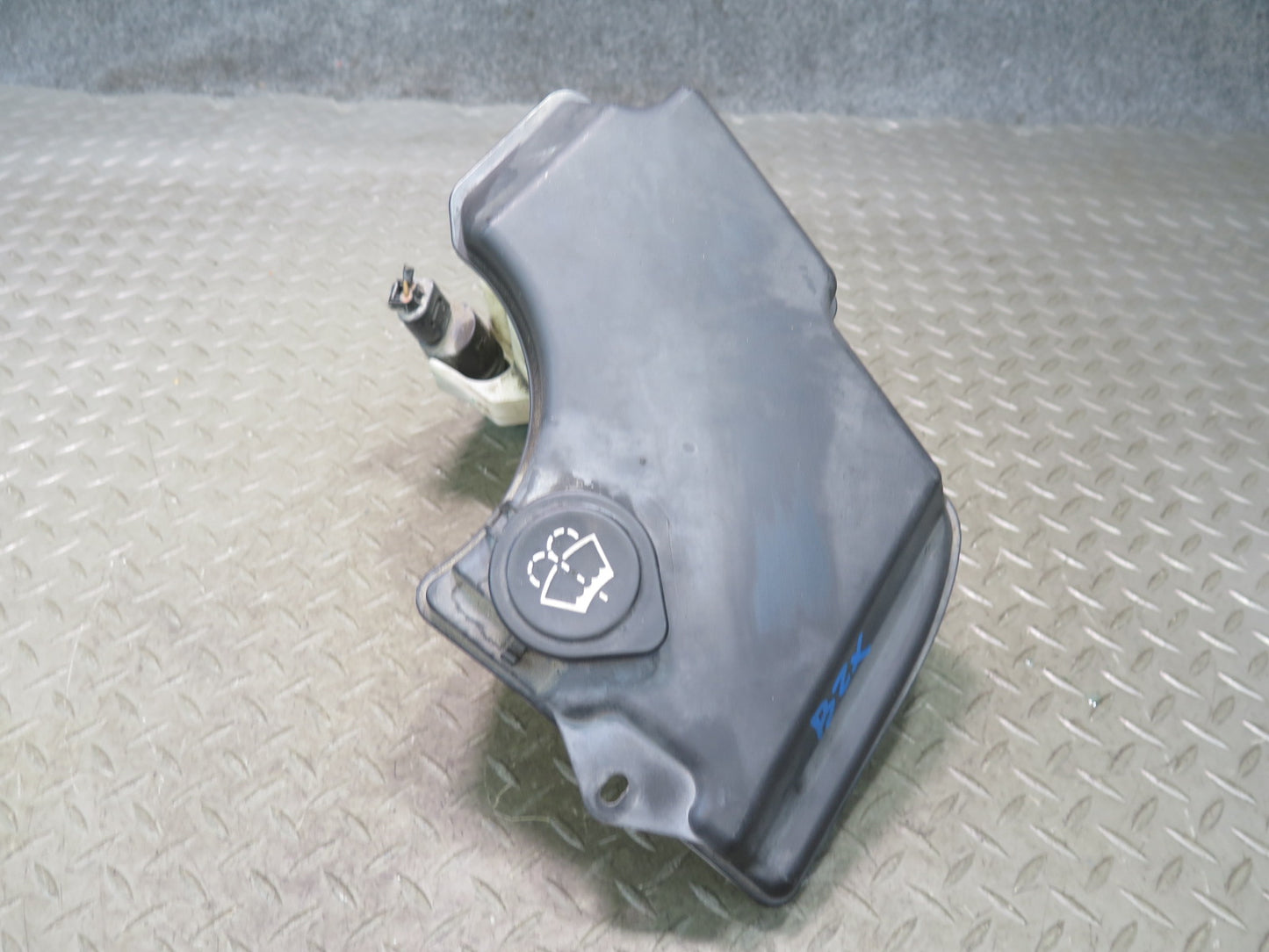 03-08 BMW E85 Z4 Windshield Washer Fluid Reservoir Tank W/ Pump 7110853 OEM